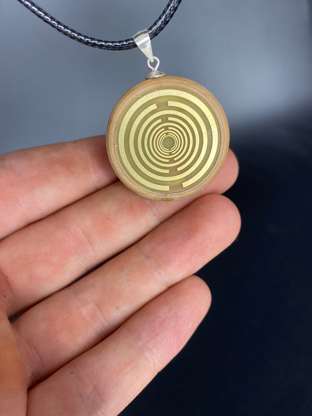 Lakhovsky Amulett aus italienischen Olivenholz zum Schutz vor 5G Strahlung Elektrosmog und für Chakra Harmonisierung und Blockadenlösung MWO