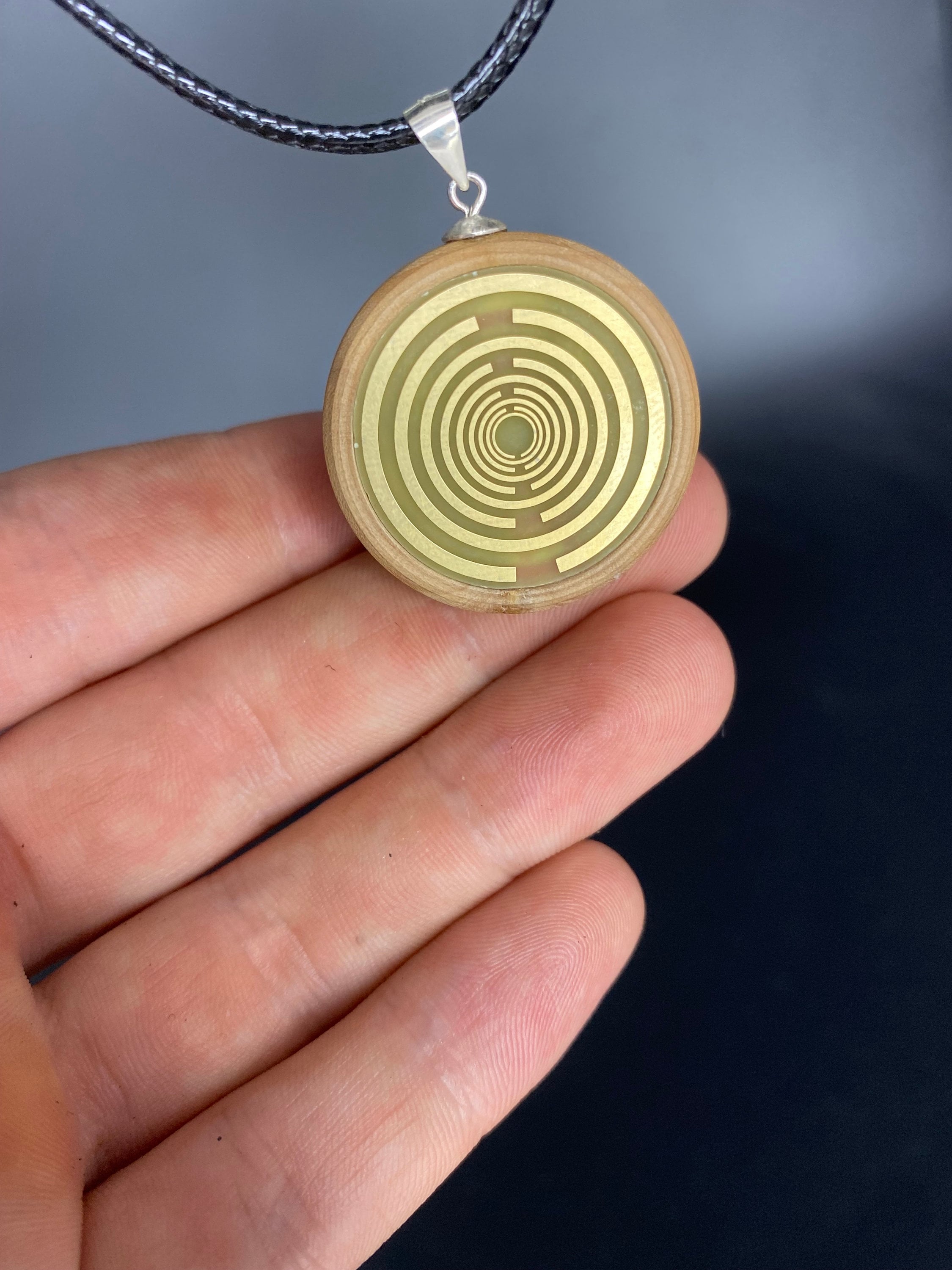 Lakhovsky Amulett aus italienischen Olivenholz zum Schutz vor 5G Strahlung Elektrosmog und für Chakra Harmonisierung und Blockadenlösung MWO