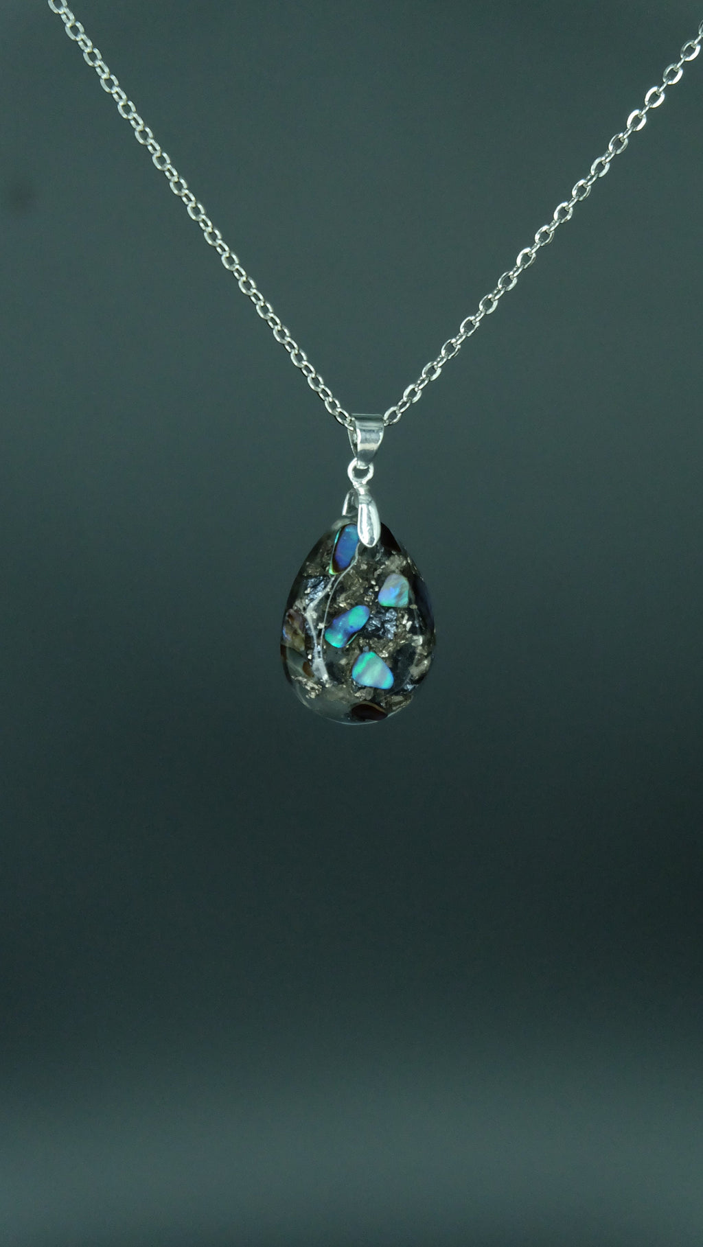 Luxuriöser moderner Perlmutt Schmuck Anhänger aus 925 Sterling Silber von Hand gefertigt in einer Schmuckmanufaktur in Deutschland
