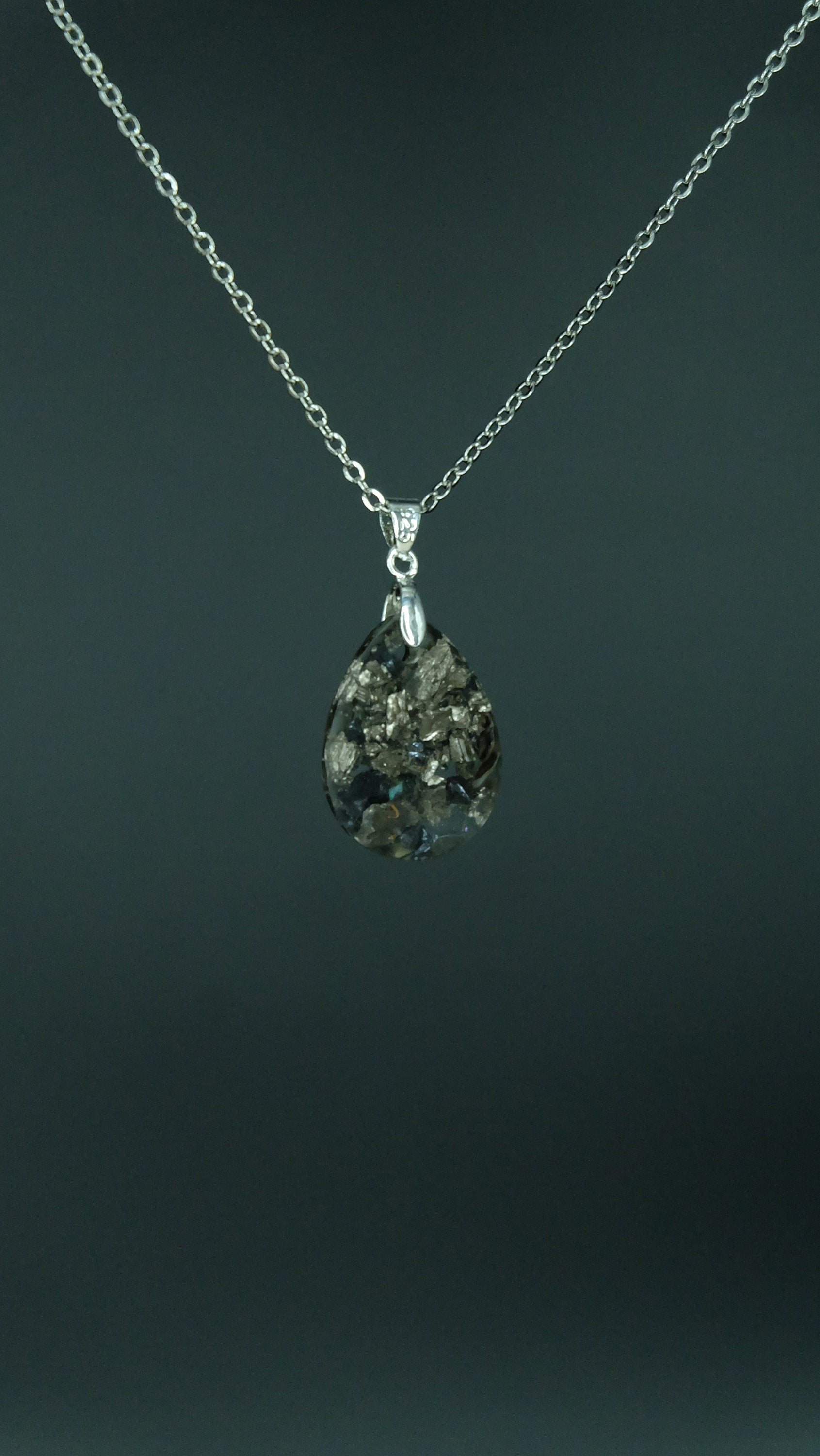 Luxuriöser moderner Perlmutt Schmuck Anhänger aus 925 Sterling Silber von Hand gefertigt in einer Schmuckmanufaktur in Deutschland