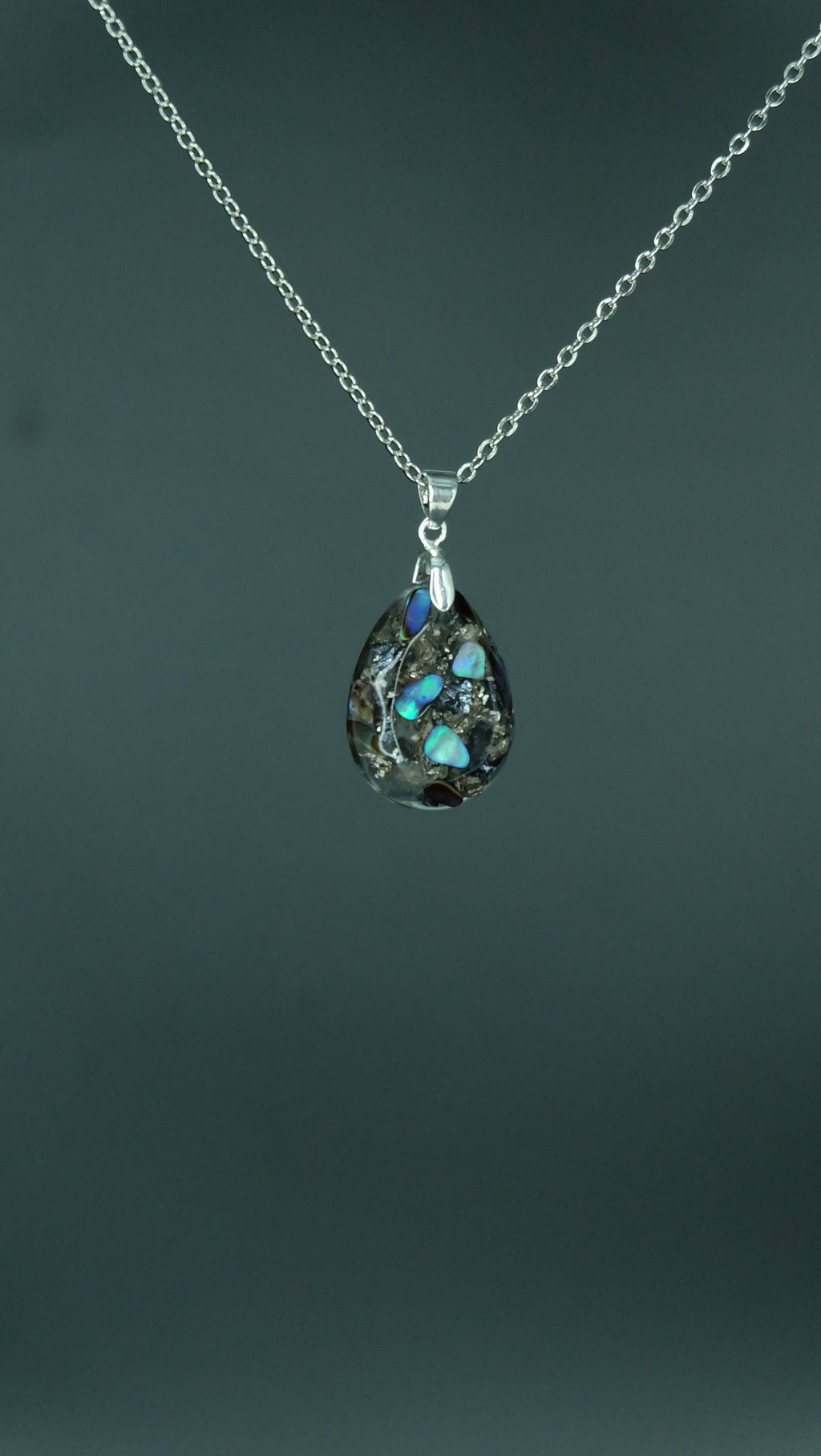 Luxuriöser moderner Perlmutt Schmuck Anhänger aus 925 Sterling Silber von Hand gefertigt in einer Schmuckmanufaktur in Deutschland