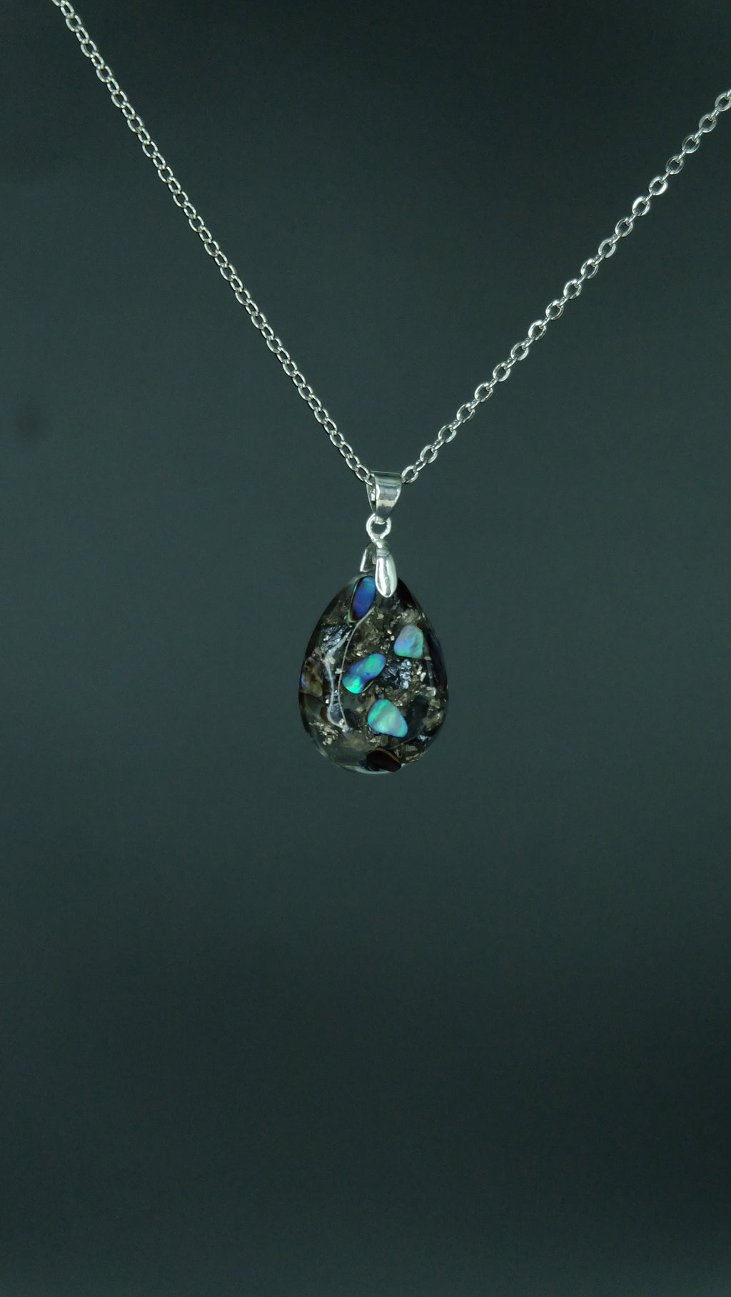 Luxuriöser moderner Perlmutt Schmuck Anhänger aus 925 Sterling Silber von Hand gefertigt in einer Schmuckmanufaktur in Deutschland