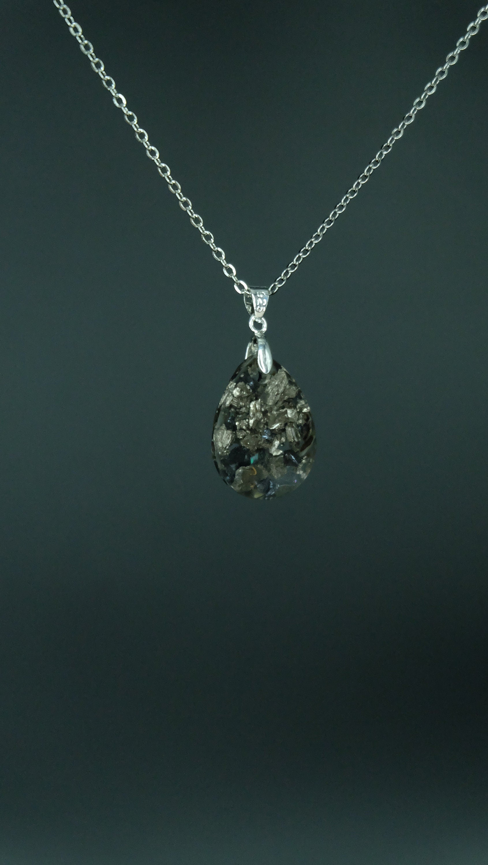 Luxuriöser moderner Perlmutt Schmuck Anhänger aus 925 Sterling Silber von Hand gefertigt in einer Schmuckmanufaktur in Deutschland