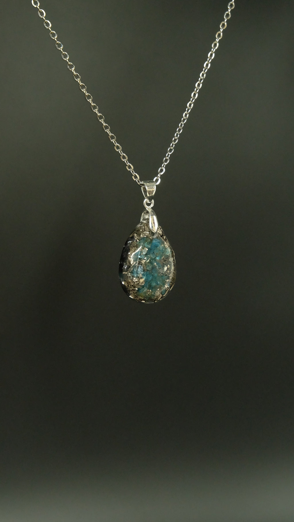 Apatit Tropfen Anhänger mit 925 Sterling Silber Silizium und Bergkristall