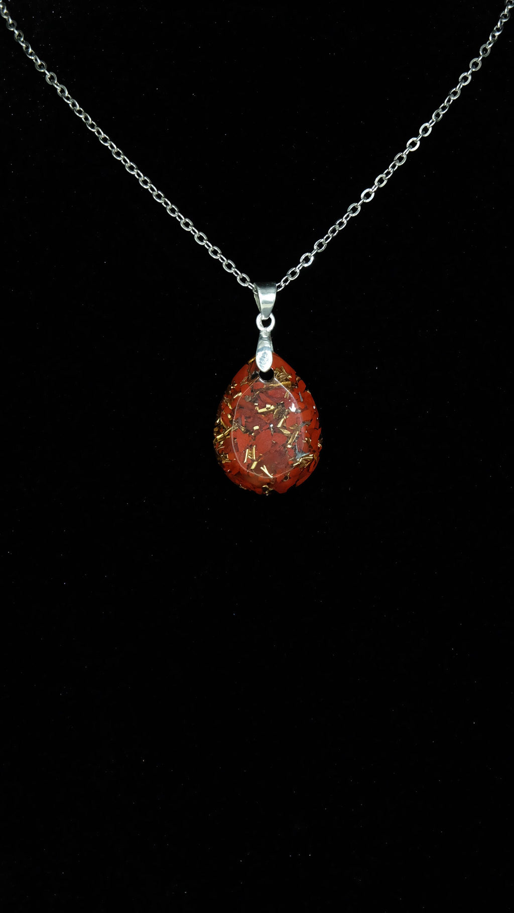 Edles von Hand gefertigtes Tropfenamulett aus roten Jaspis und recycelten Bronzespänen 925 Sterling Silberkette Versand aus Deutschland
