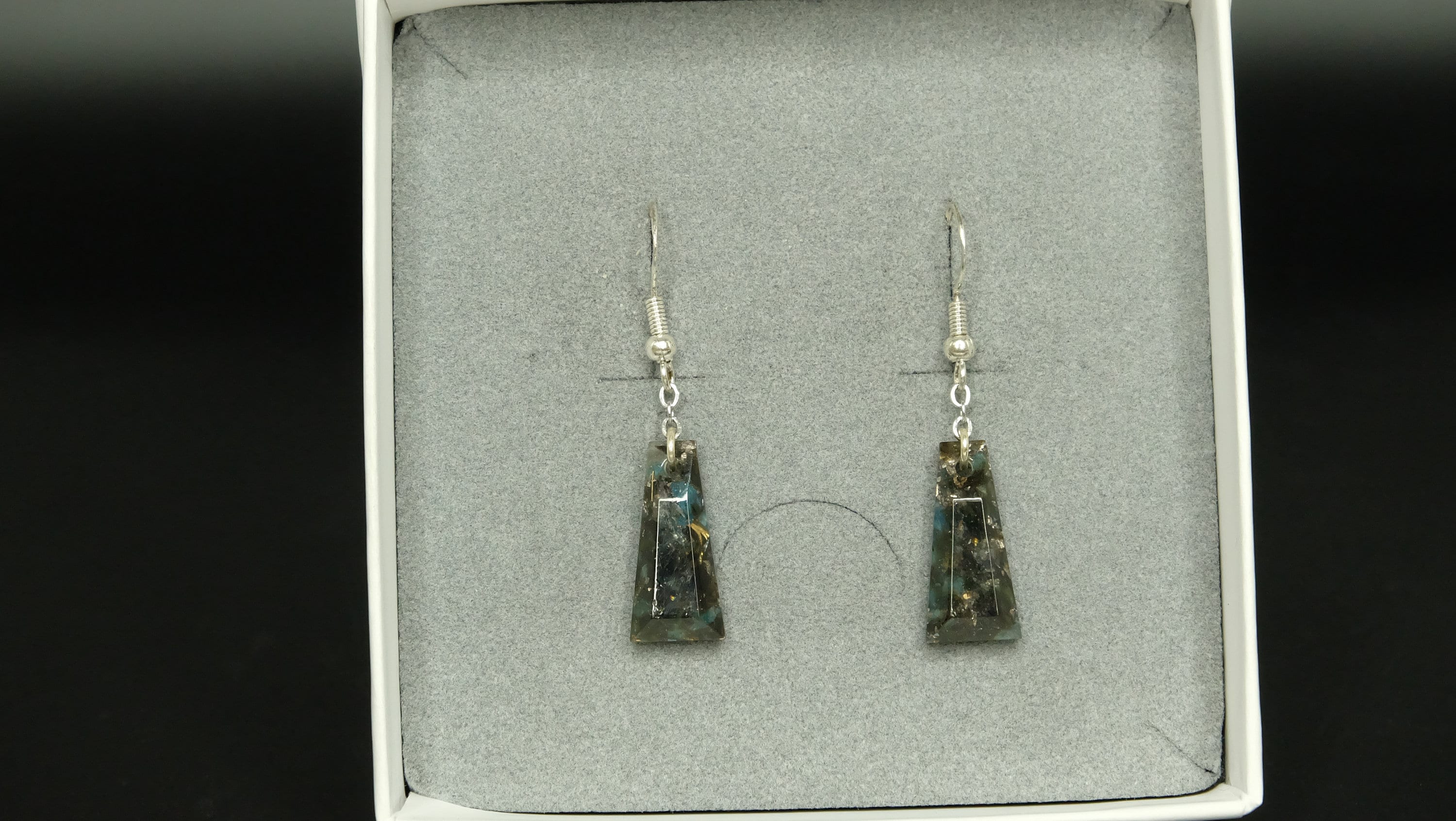 925 Sterling Silber Ohrringpaar mit braunem Meteoritenglas und Apatit von Hand gefertigt in Deutschland