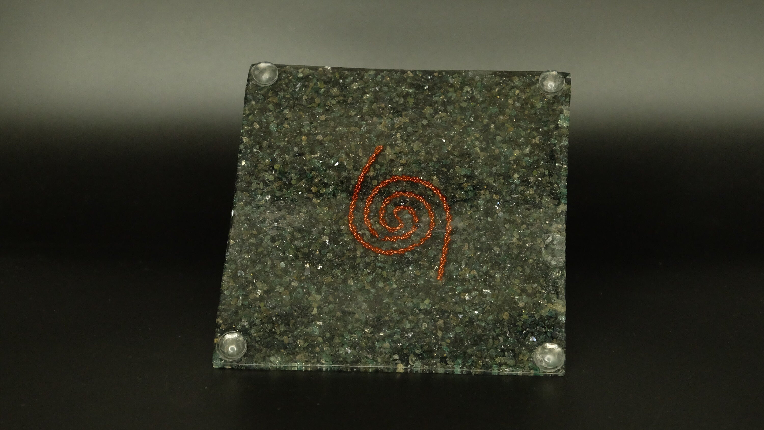 Onyx Orgonit Pyramide Heimdekoration Edelsteinpyramide von Hand gefertigt für Harmonisierung 100mm Kantenlänge