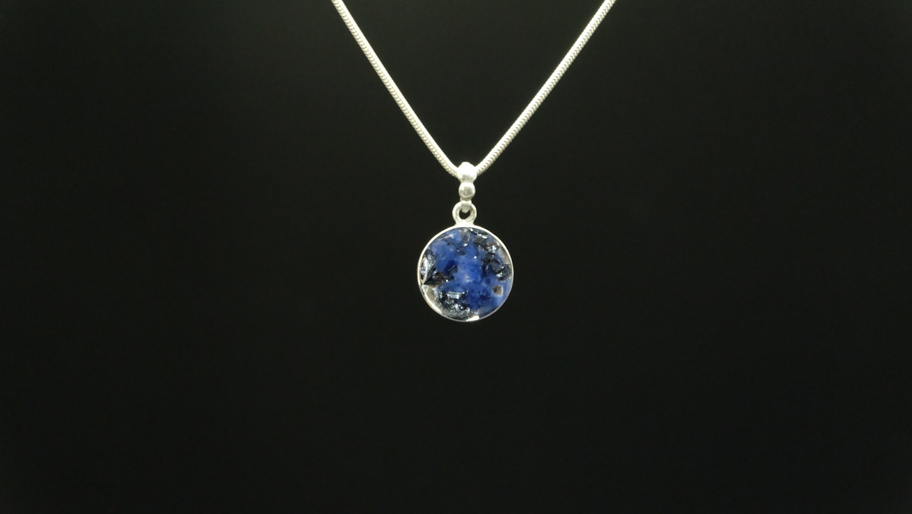 925 Sterling Silber Anhänger mit Halskette von Hand gefertigt aus Sodalith Kunstharz und recycelten Metallen in 10-20mm