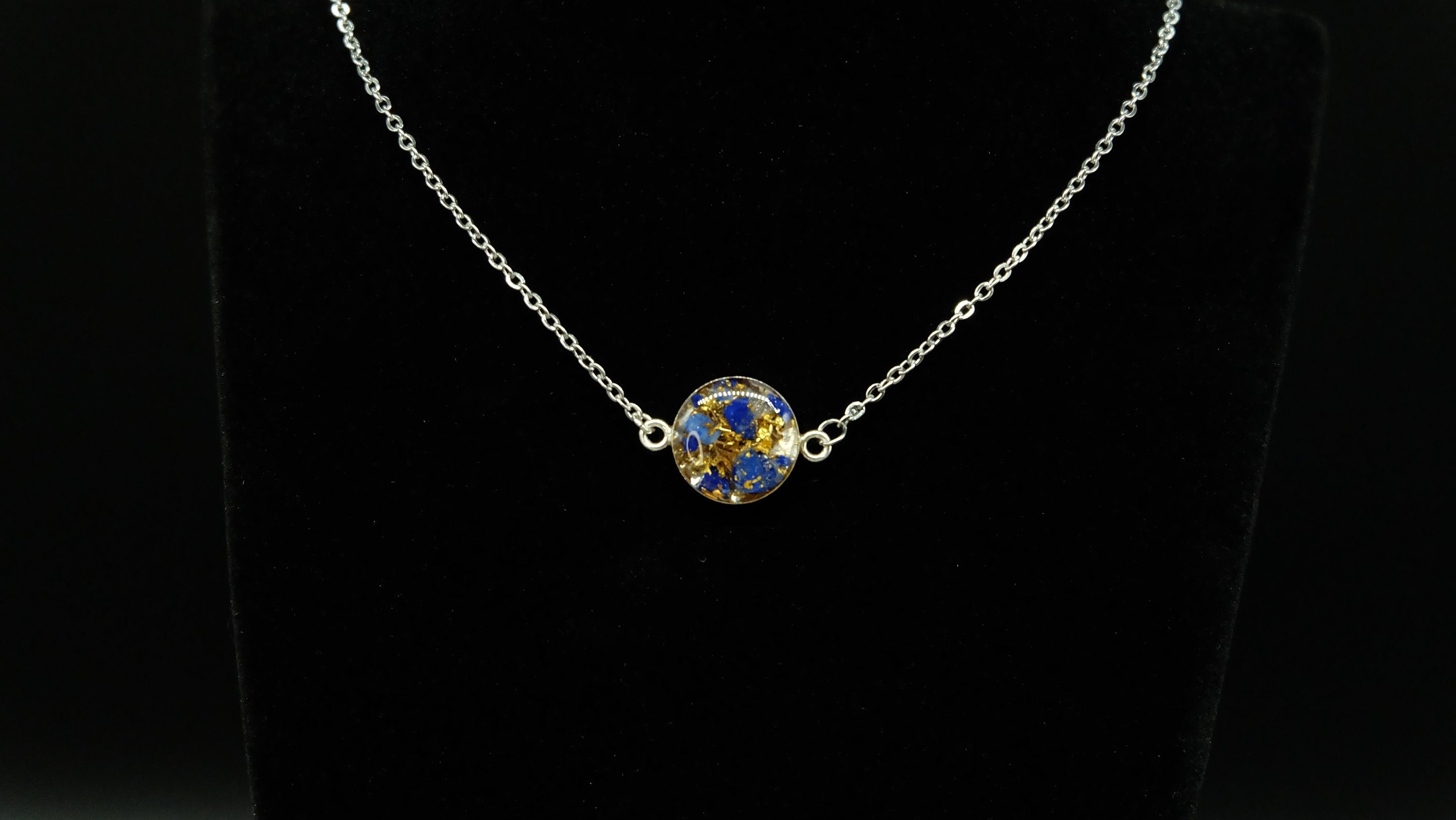 Lapislazuli 925 Sterling Silber Anhänger mit Halskette von Hand gefertigt aus Edelsteinen Kunstharz und recycelten Metallen