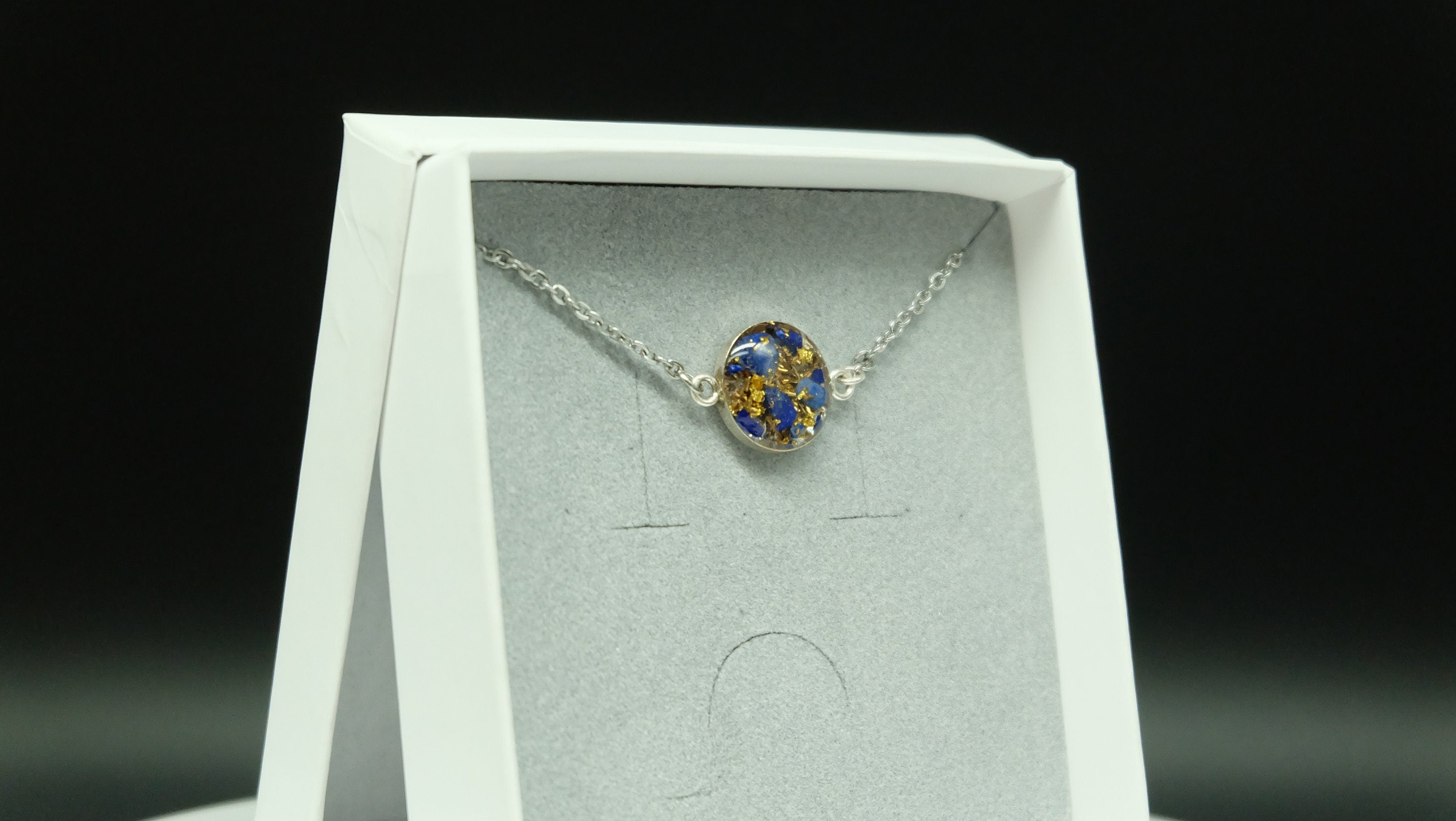 Lapislazuli 925 Sterling Silber Anhänger mit Halskette von Hand gefertigt aus Edelsteinen Kunstharz und recycelten Metallen