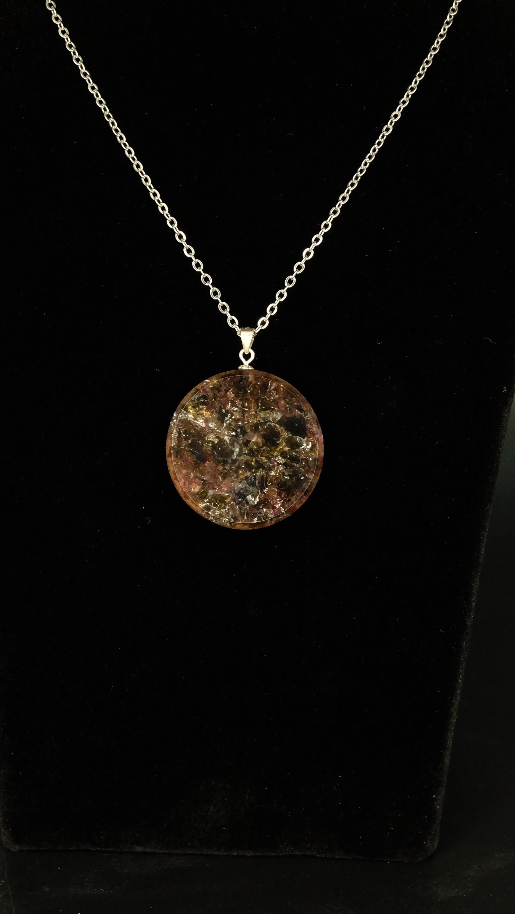 Orgonit Amulett mit Tektit Granat und Blattsilber DM 30mm von Hand hergestellt in Deutschland