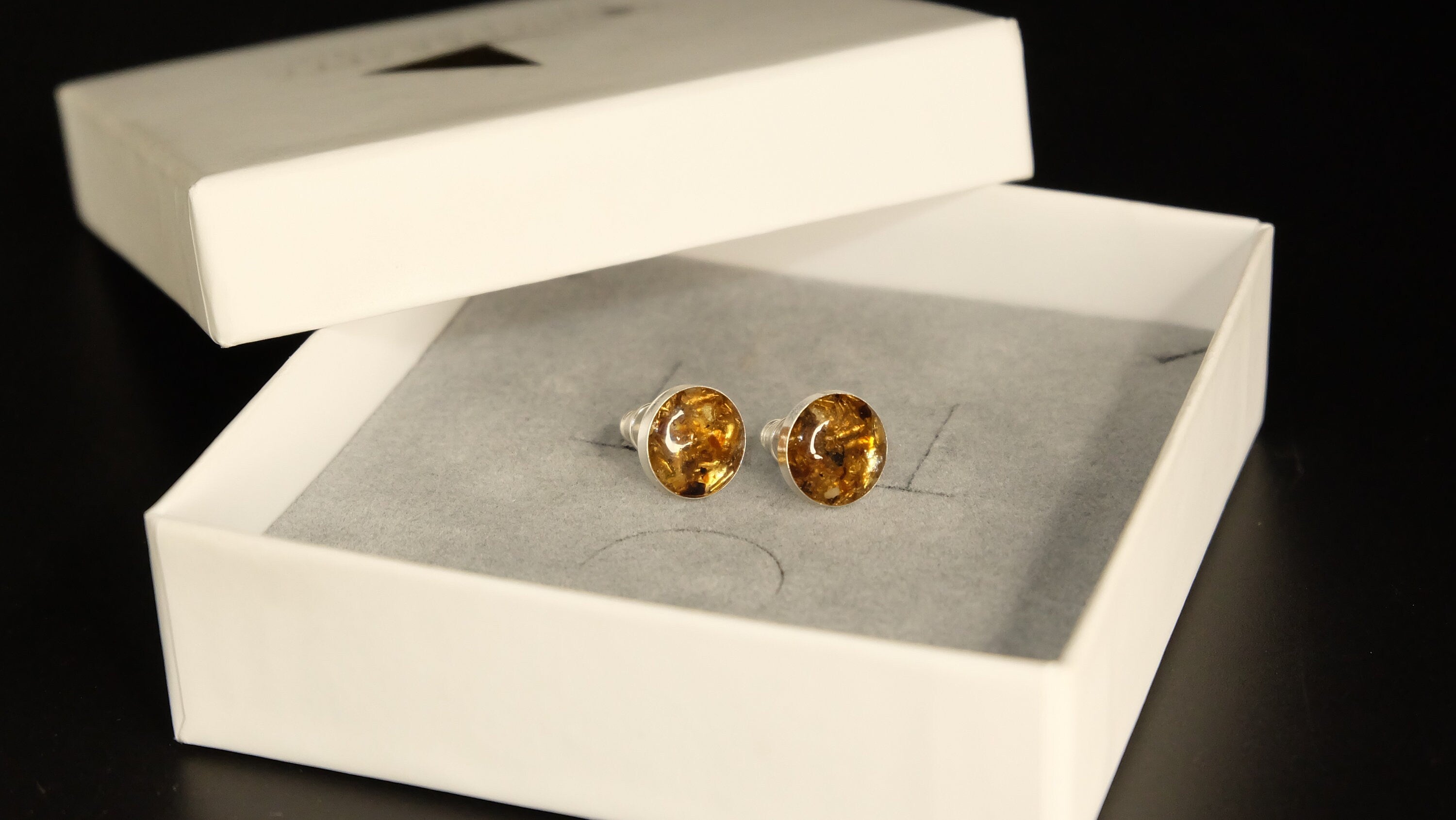 Bernstein 925 Sterling Silber Schmuck Ohrstecker aus modernem Herstellungsverfahren für Nachhaltigkeit hergestellt in Deutschland 10mm