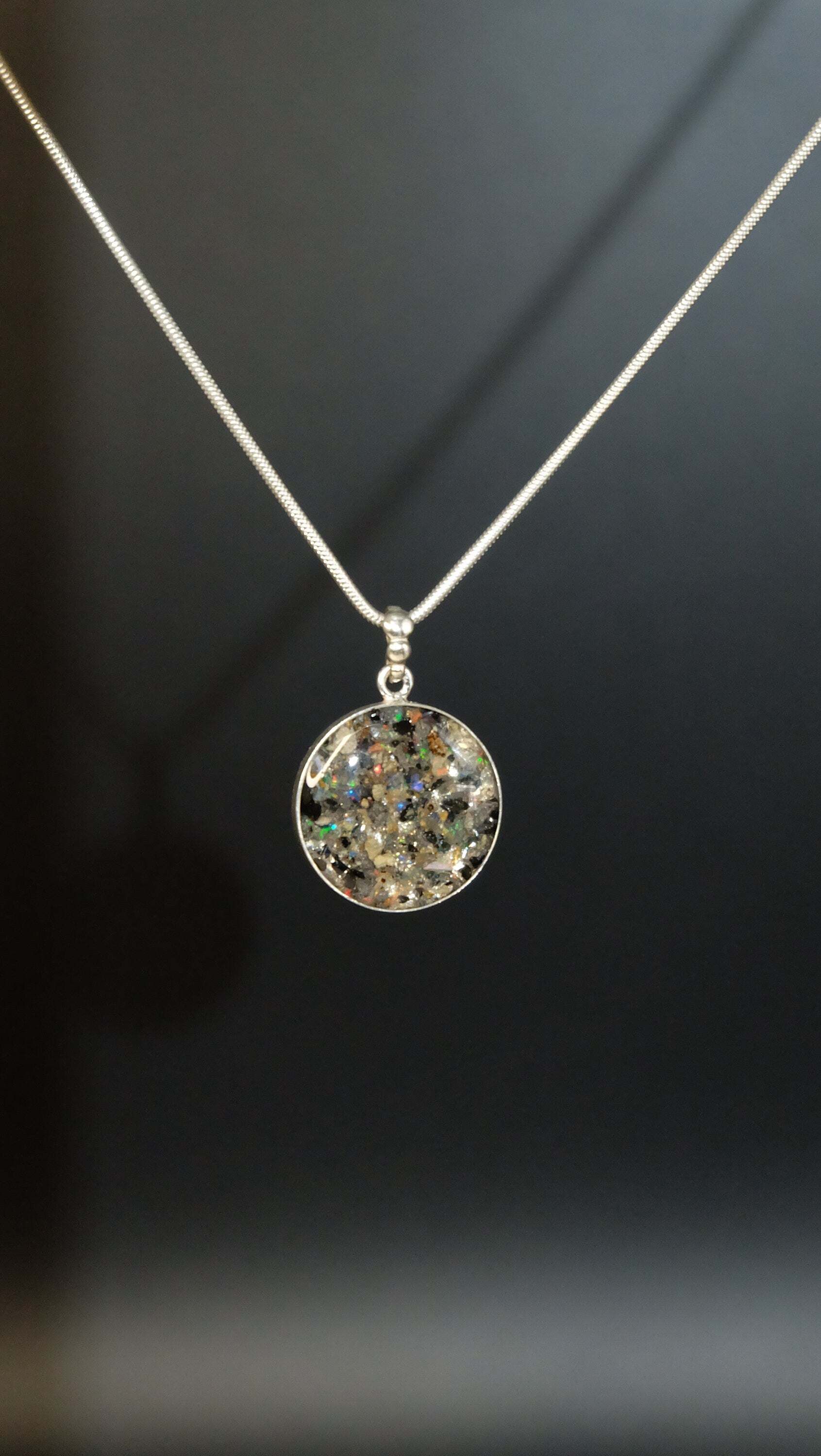 21mm 925 Sterling Silber Amulett mit Opal und Edelschungit von Hand gefertigt in einer Schmuckmanufaktur in Deutschland