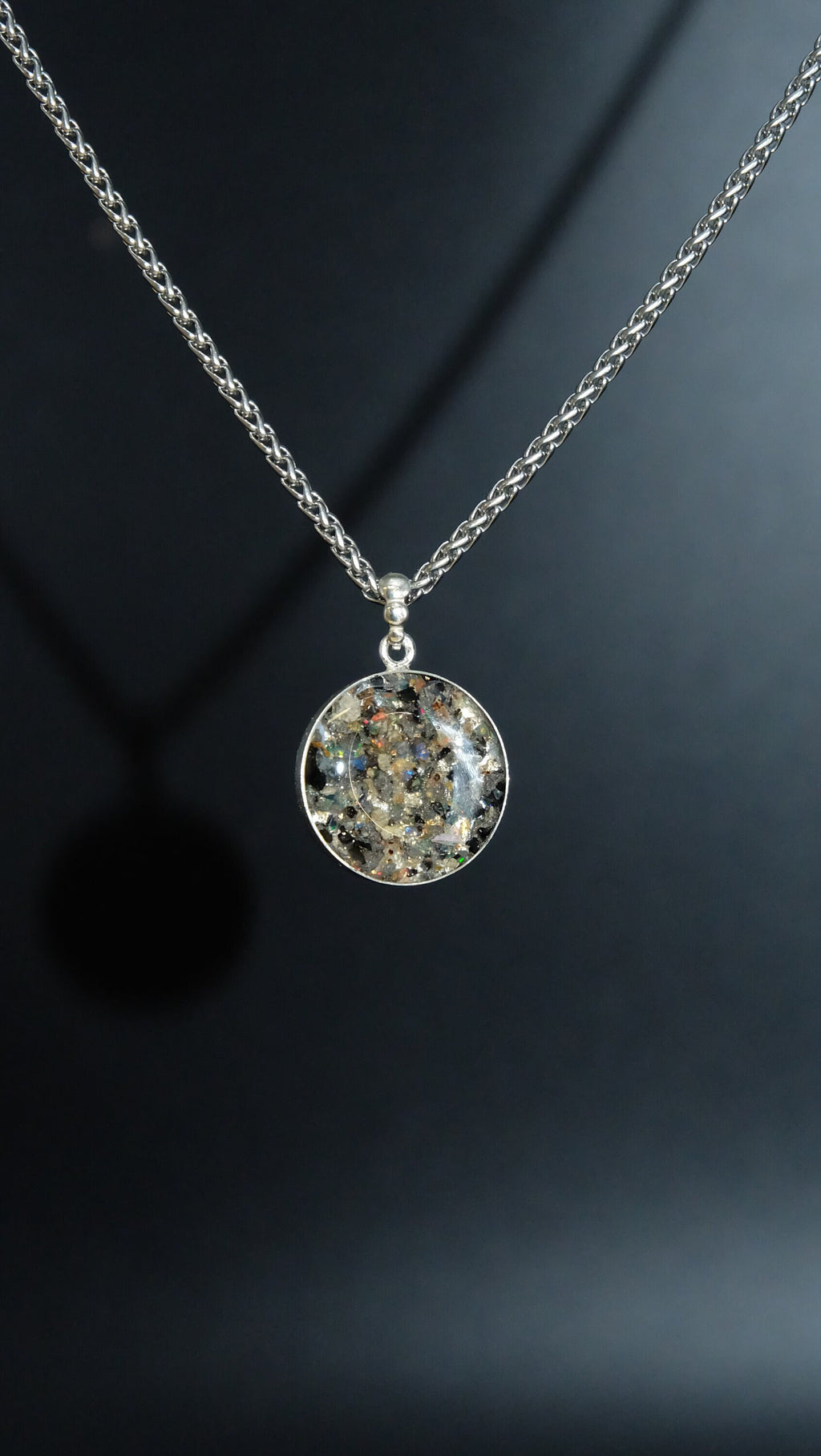 21mm 925 Sterling Silber Amulett mit Opal und Edelschungit von Hand gefertigt in einer Schmuckmanufaktur in Deutschland