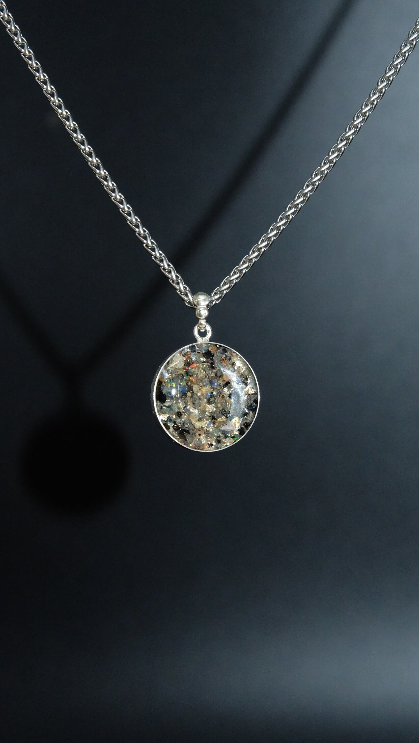 21mm 925 Sterling Silber Amulett mit Opal und Edelschungit von Hand gefertigt in einer Schmuckmanufaktur in Deutschland