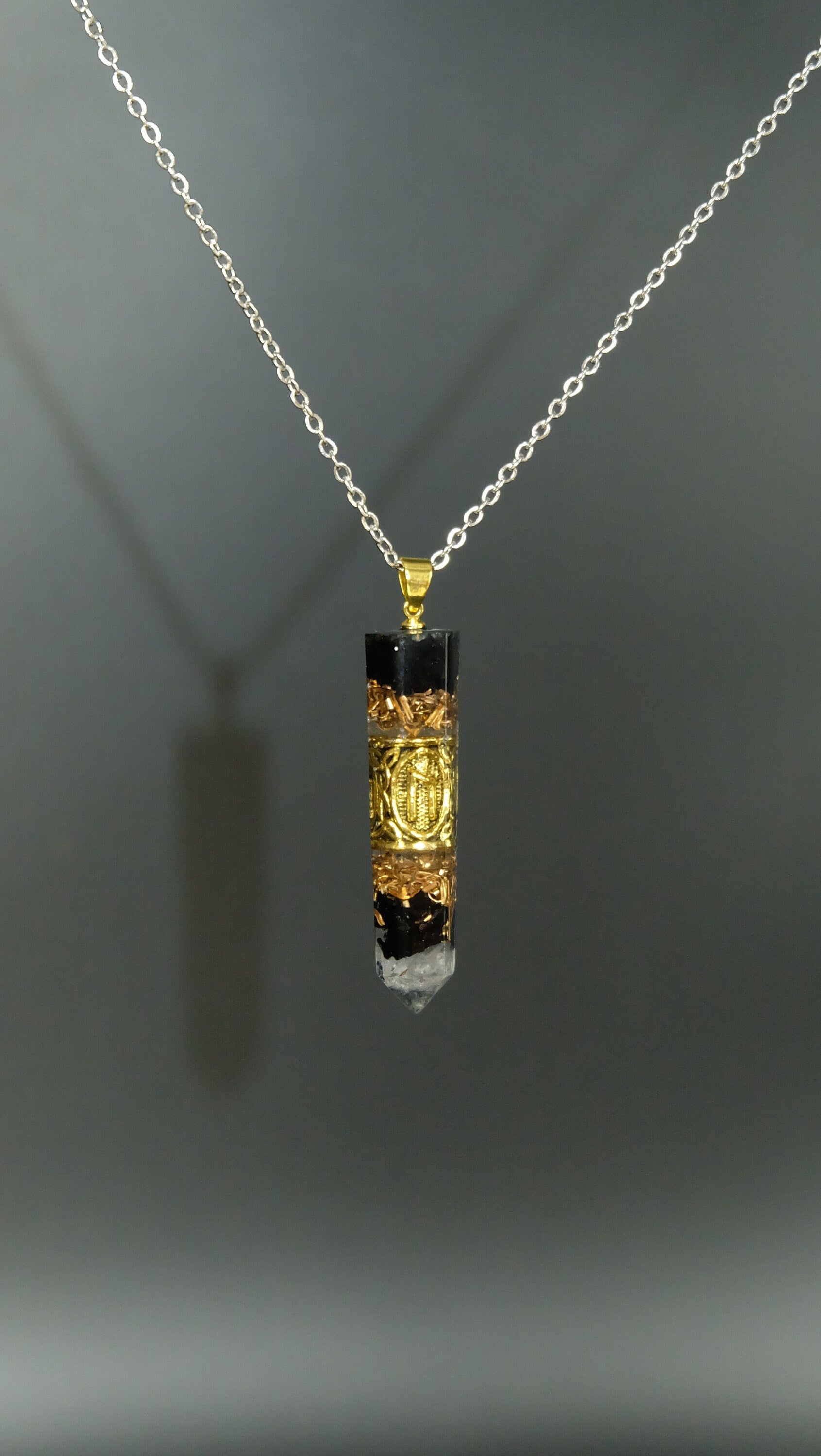 Wikinger Runen Anhänger Schutzamulett Nordisches Runen Amulett Orgonit Anhänger Futhark von Hand gefertigt Mittelalter Schmuck