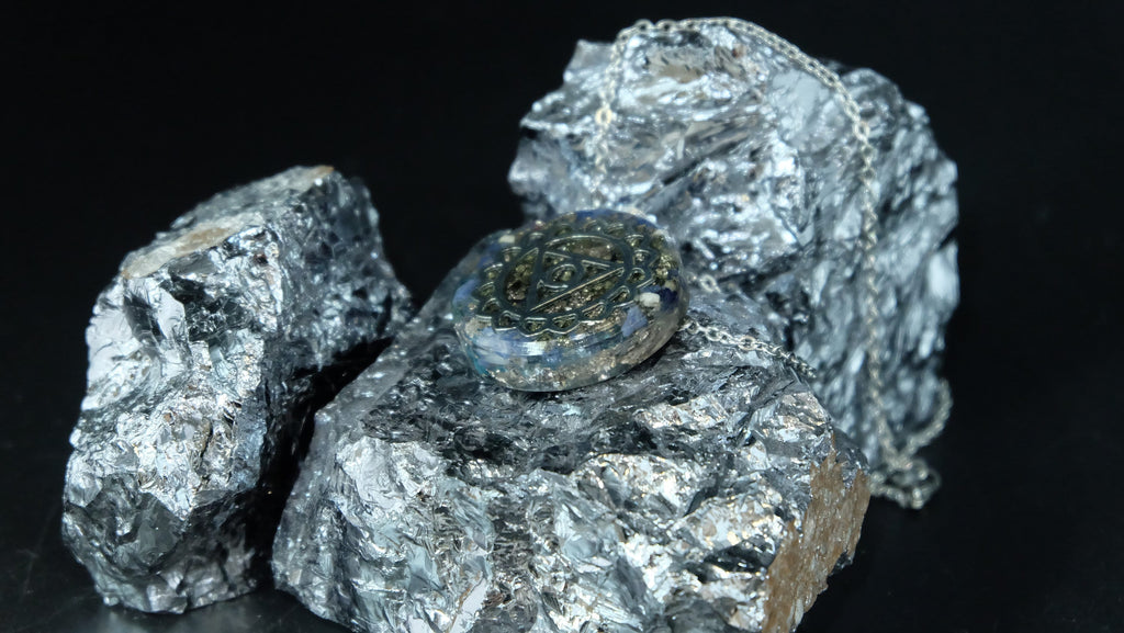 Halschakra Orgonit Amulett mit Sodalith DM 30mm Vishudda Chakra