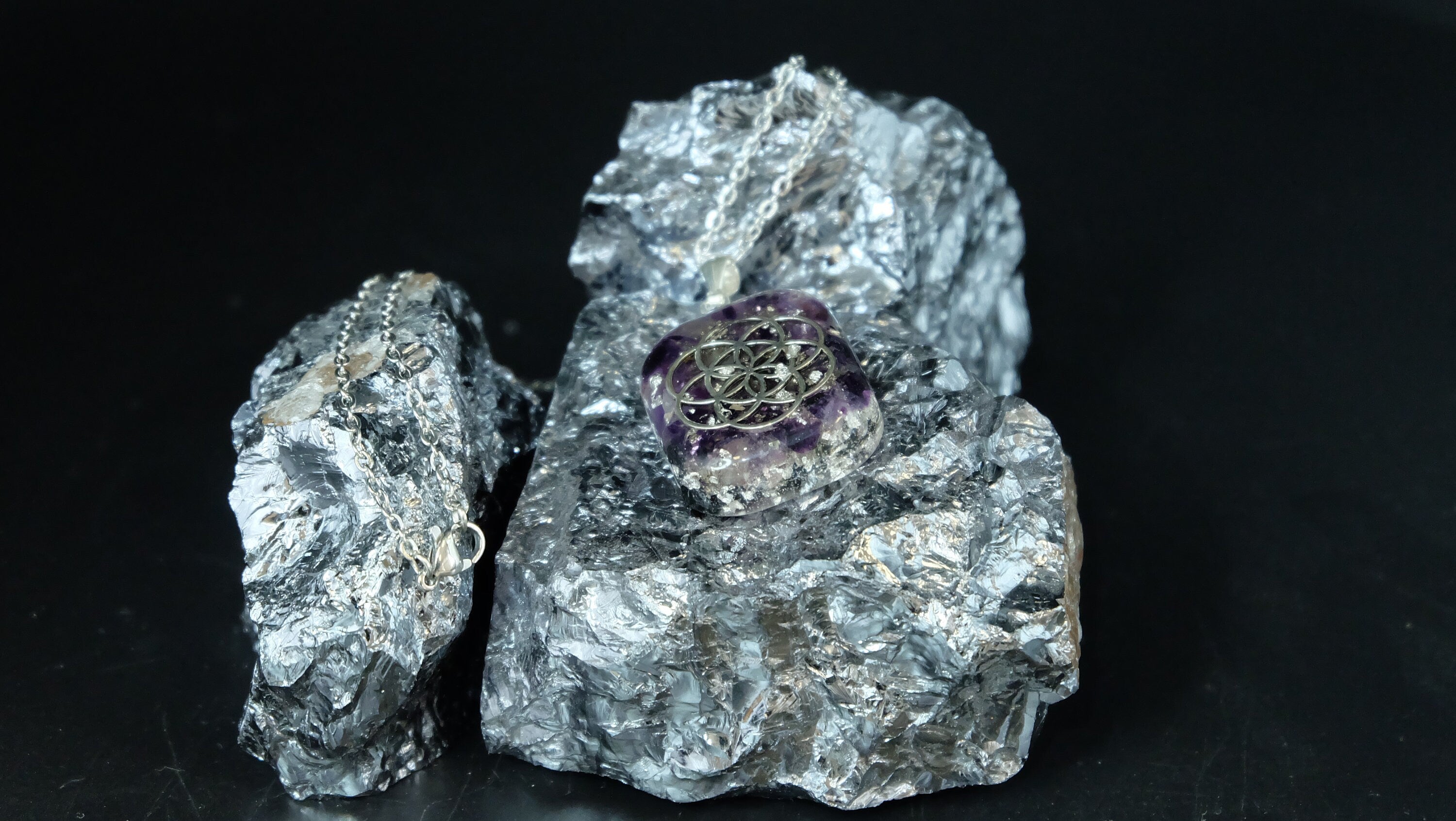 Lebensblume Orgonit Amulett mit Amethyst und Silber von Hand gefertigt