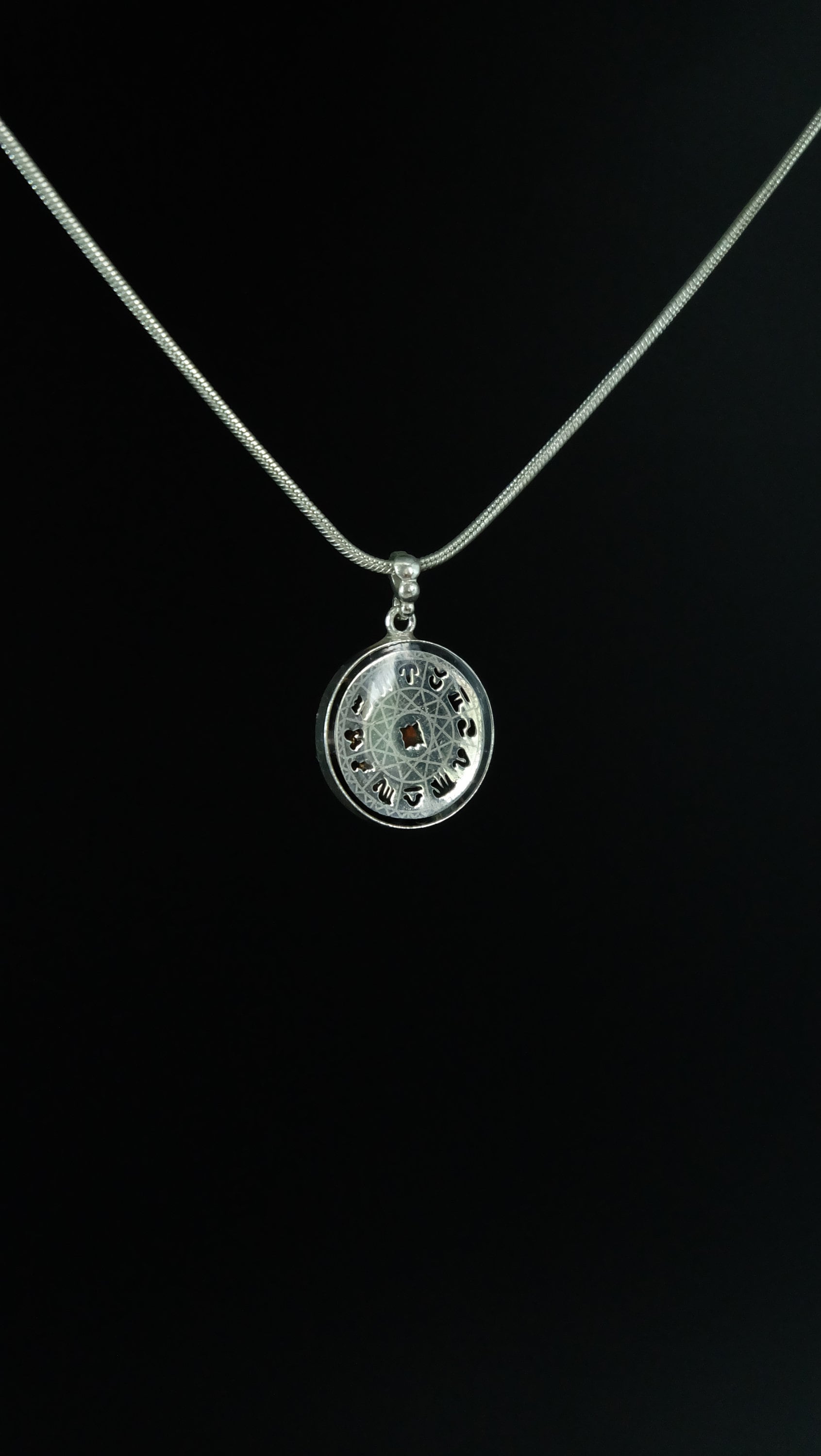 Tierkreis 925 Sterling Silber Amulett von Hand gefertigt Heilige Geometrie Orgonit Anhänger mit Opal 20mm Astrologie Schmuck