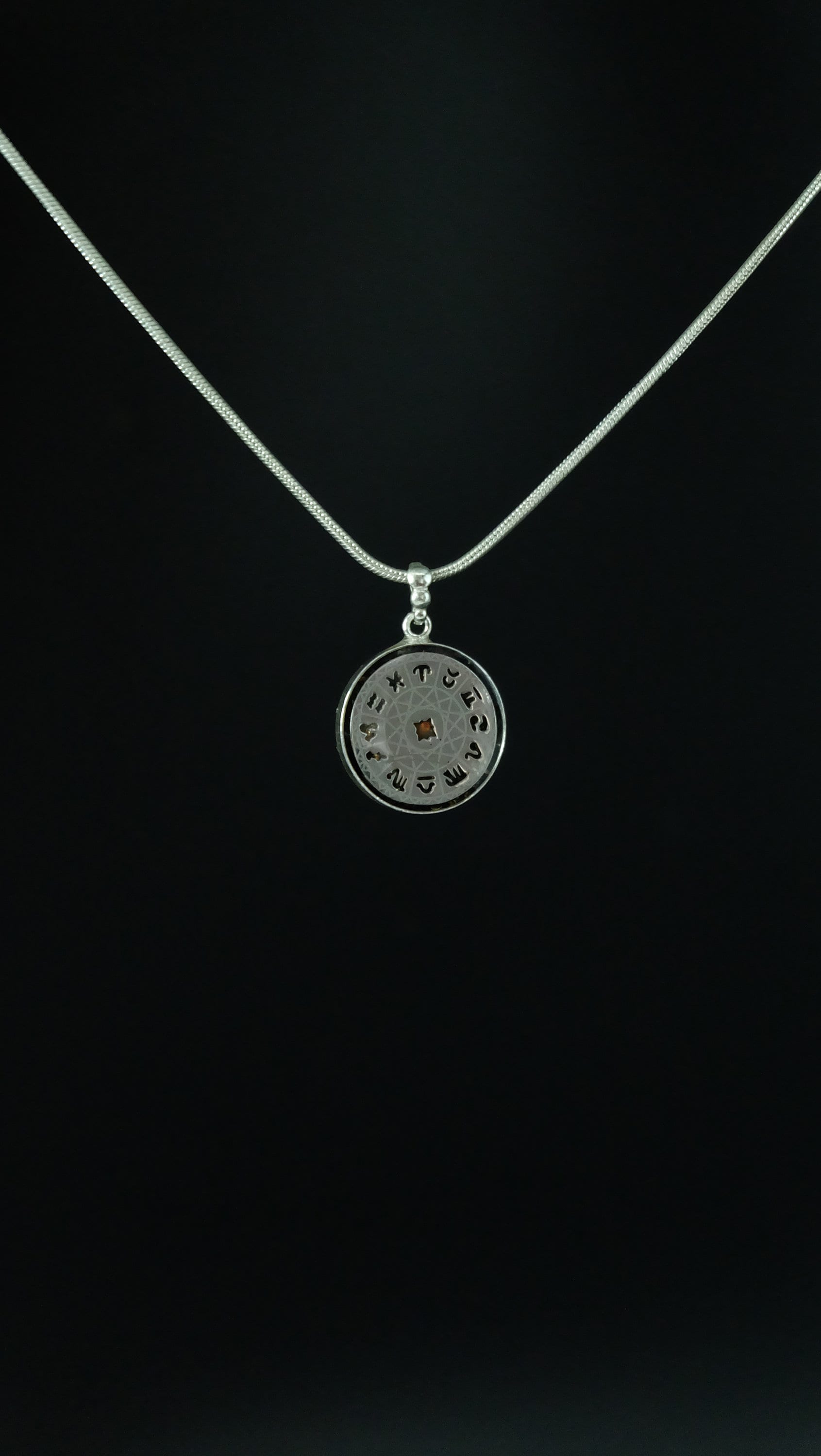 Tierkreis 925 Sterling Silber Amulett von Hand gefertigt Heilige Geometrie Orgonit Anhänger mit Opal 20mm Astrologie Schmuck