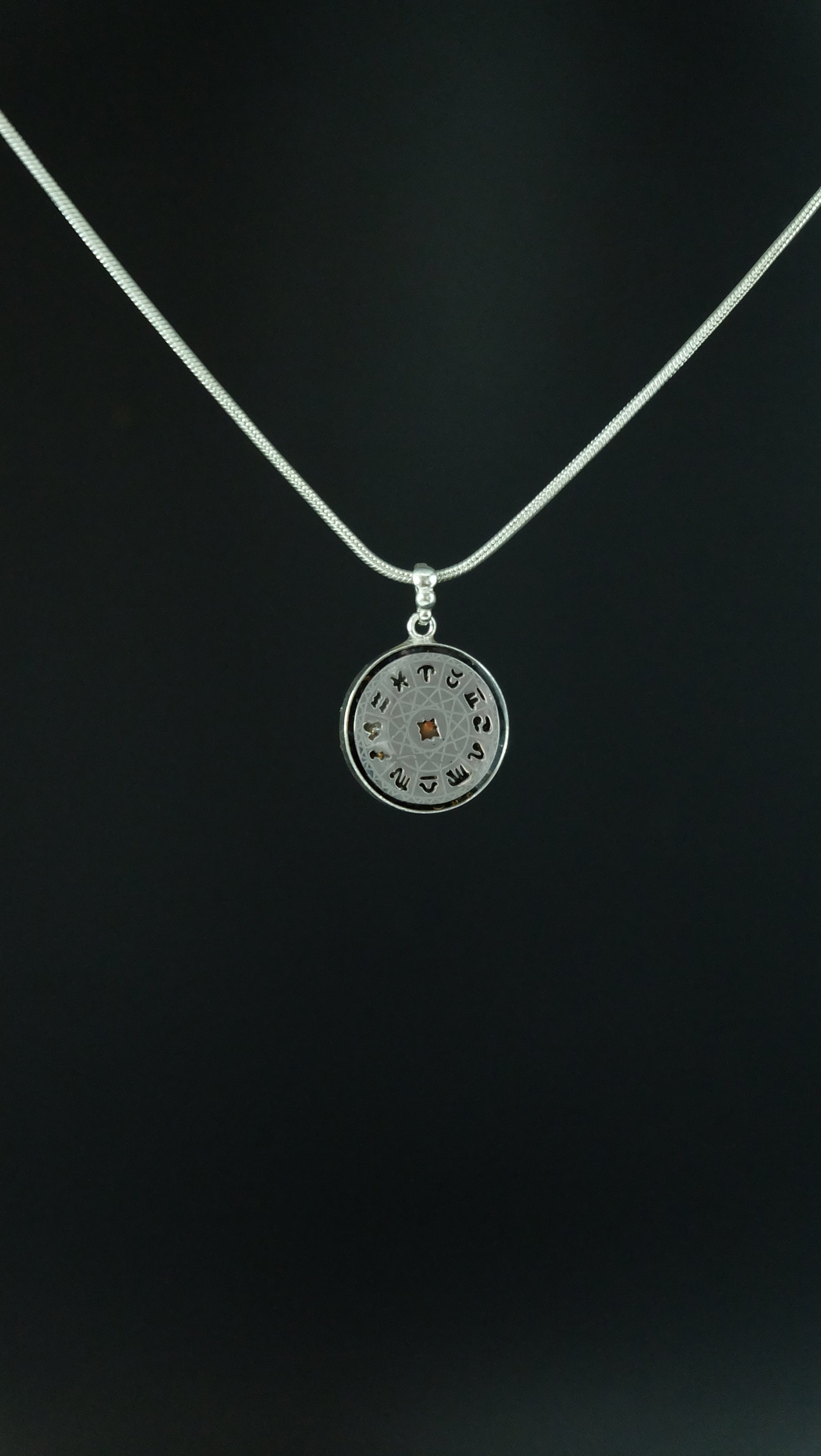 Tierkreis 925 Sterling Silber Amulett von Hand gefertigt Heilige Geometrie Orgonit Anhänger mit Opal 20mm Astrologie Schmuck