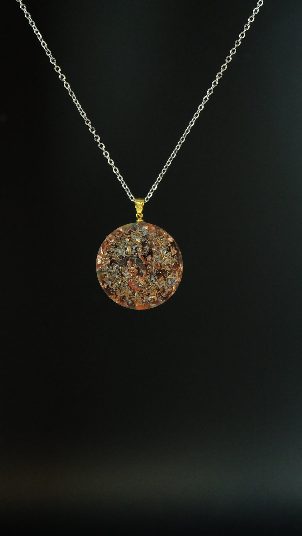 Wurzelchakra Orgonit Amulett mit Granat und rotem Jaspis DM 30mm Muladhara Chakra