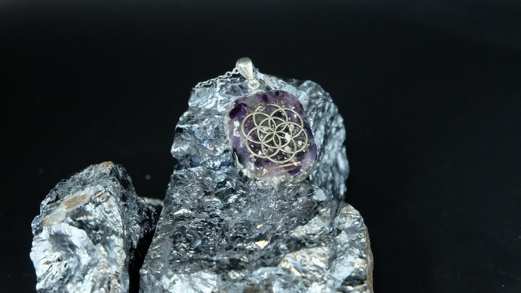 Lebensblume Orgonit Amulett mit Amethyst und Silber von Hand gefertigt