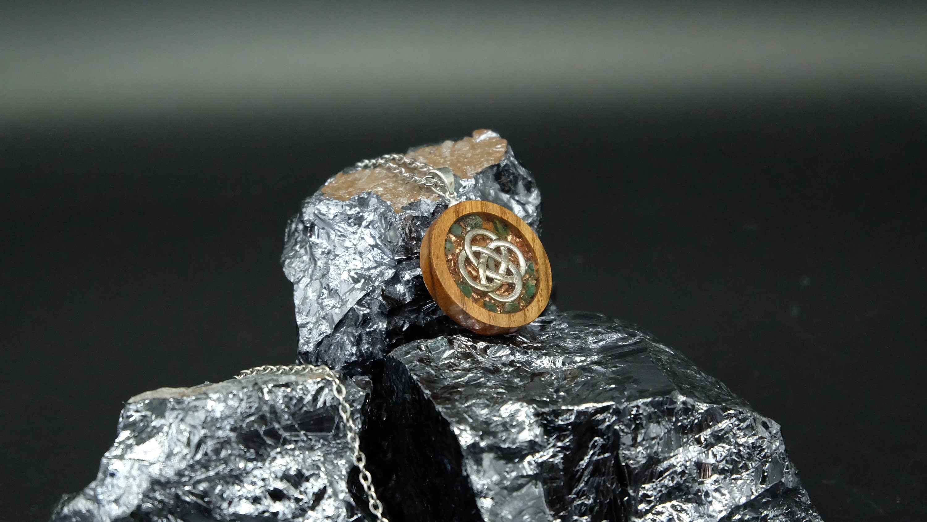Keltisches Essigbaumholz Orgonit Amulett mit 925 Silber Öse Sonderanfertigung