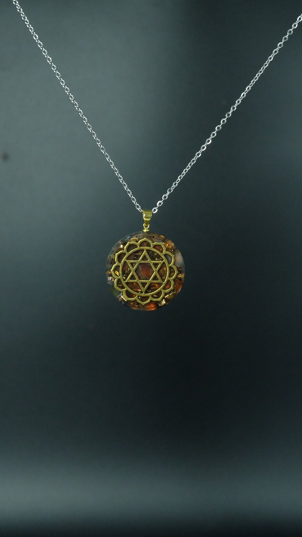 Herzchakra Orgonit Amulett mit Bernstein und Karneol DM 30mm Anahata Chakra