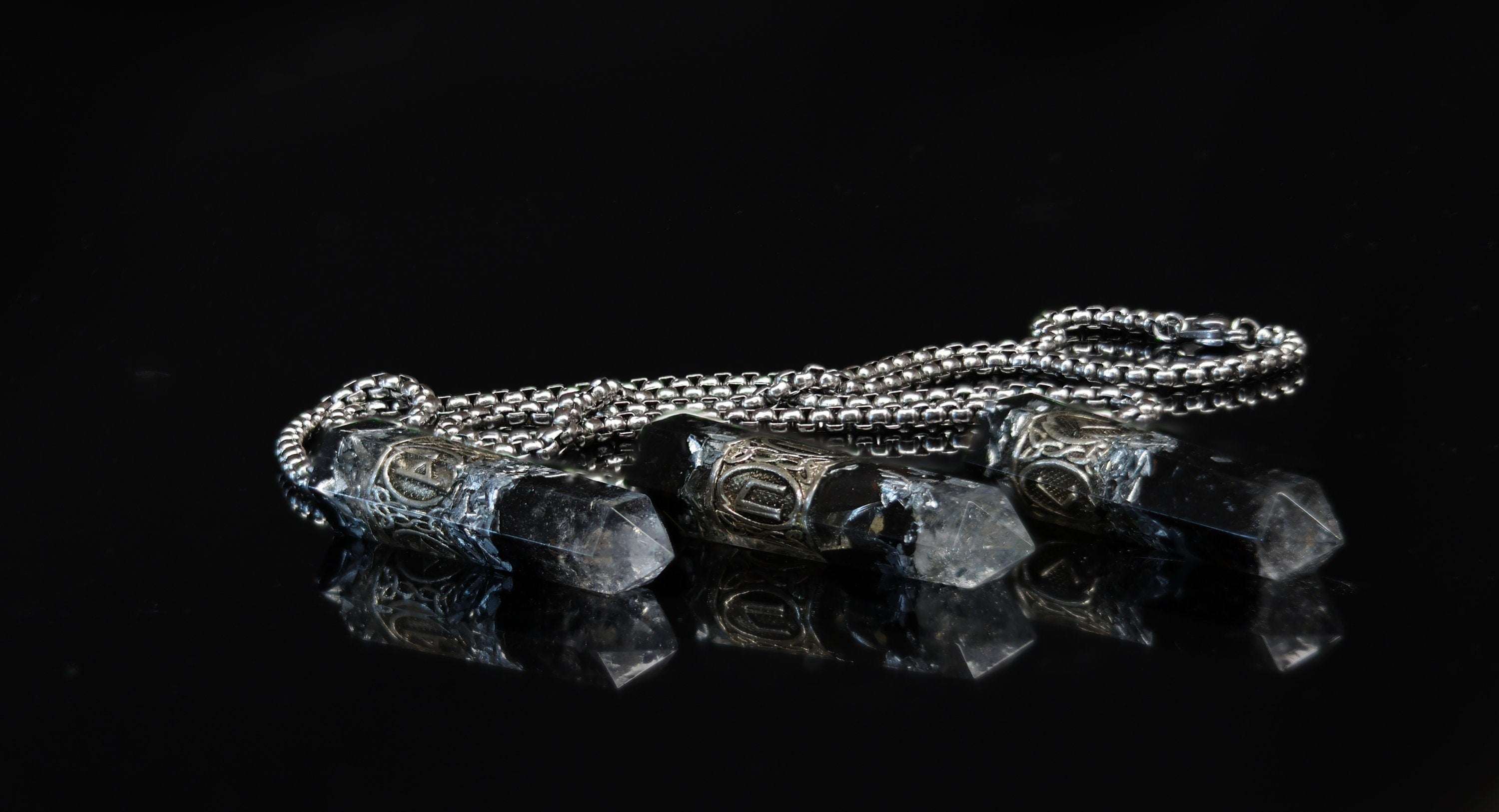 Esoterisches Runen Amulett Orgonit Anhänger Mittelalter Schmuck aus schwarzem Turmalin für Schutz vor negativen Energien