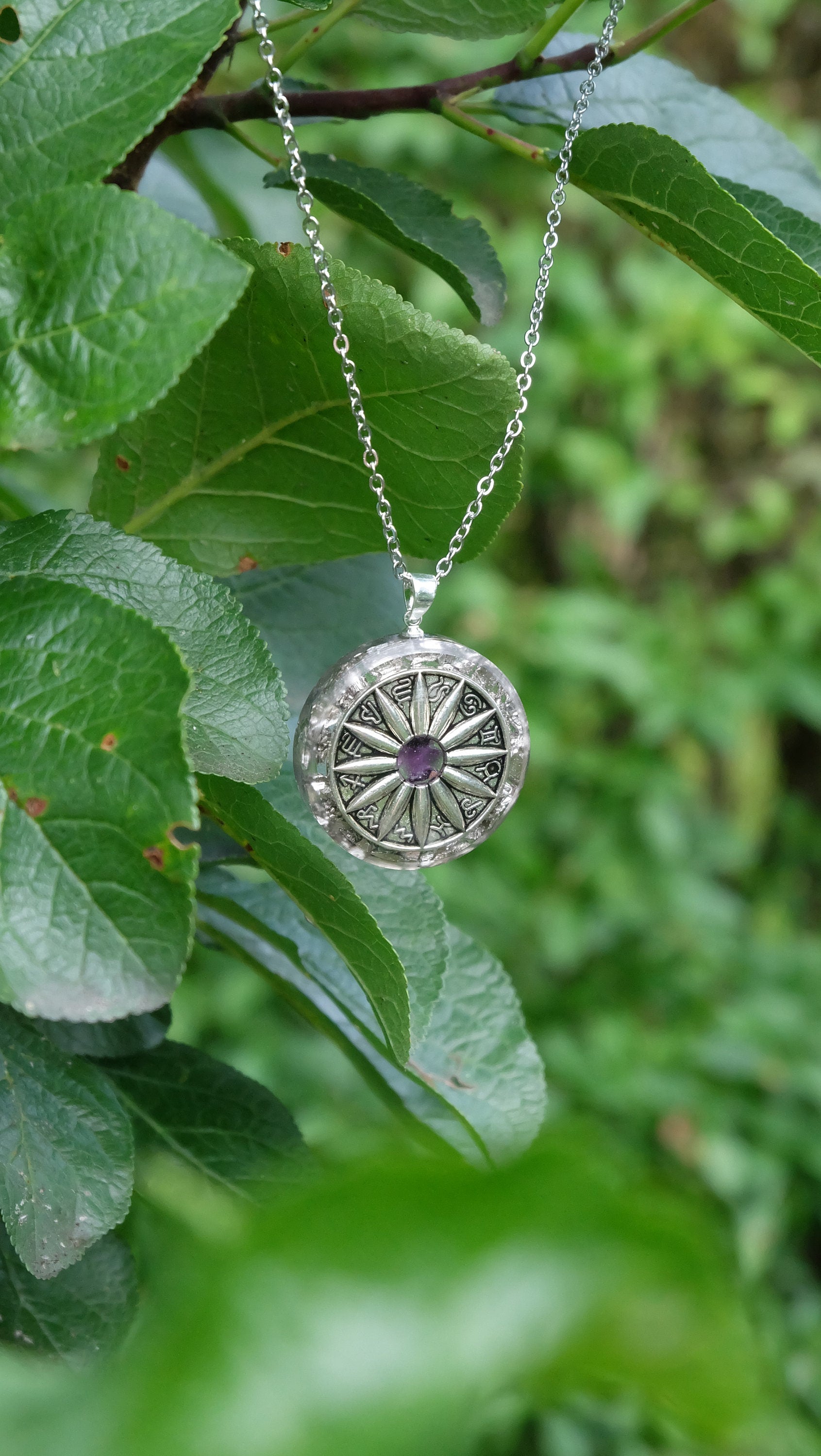 Sternzeichen Amulett Amethyst und Bismuth in Skelett Optik Orgonit Anhänger mit Tierkreiszeichen