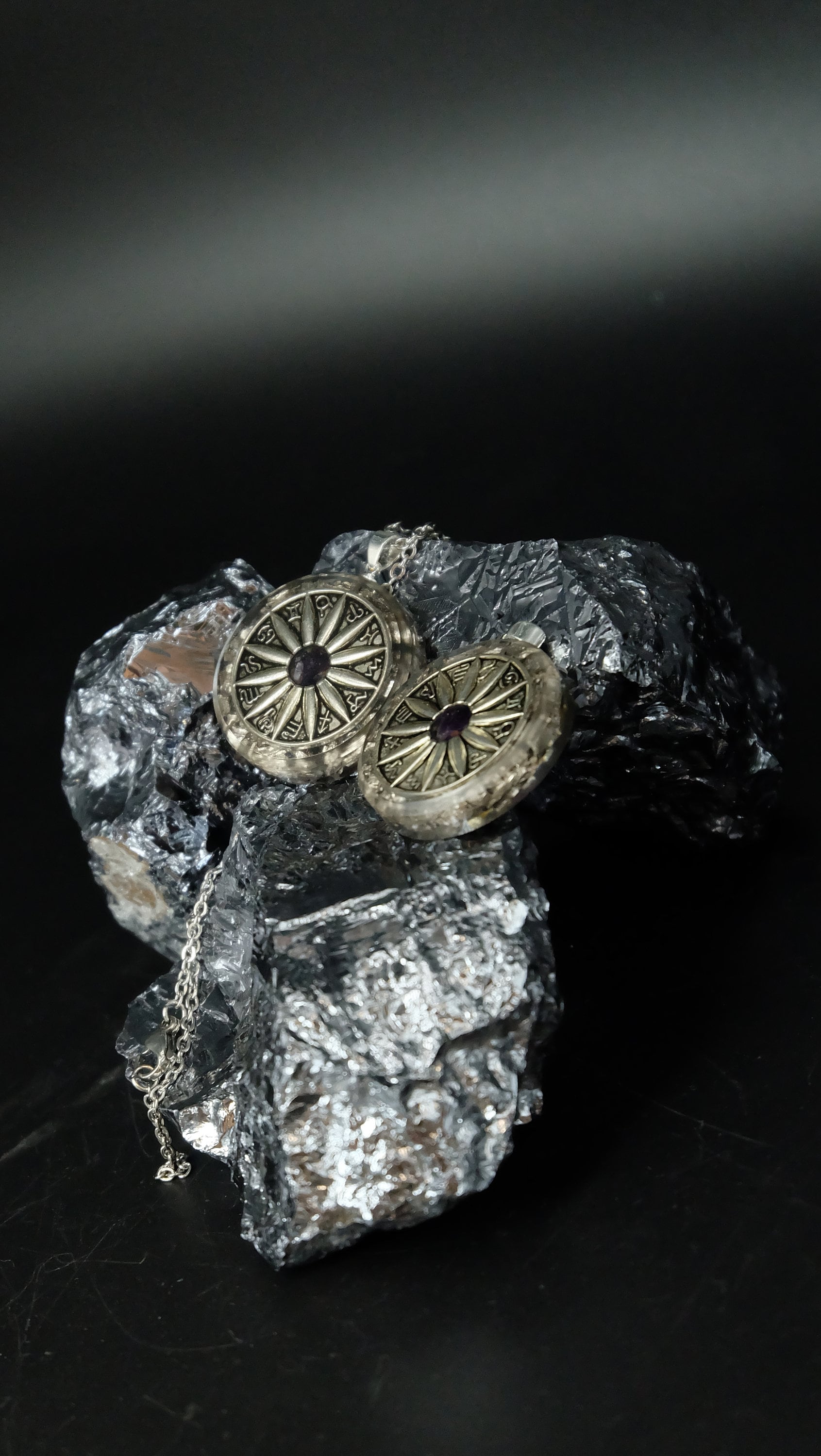 Sternzeichen Amulett Amethyst und Bismuth in Skelett Optik Orgonit Anhänger mit Tierkreiszeichen