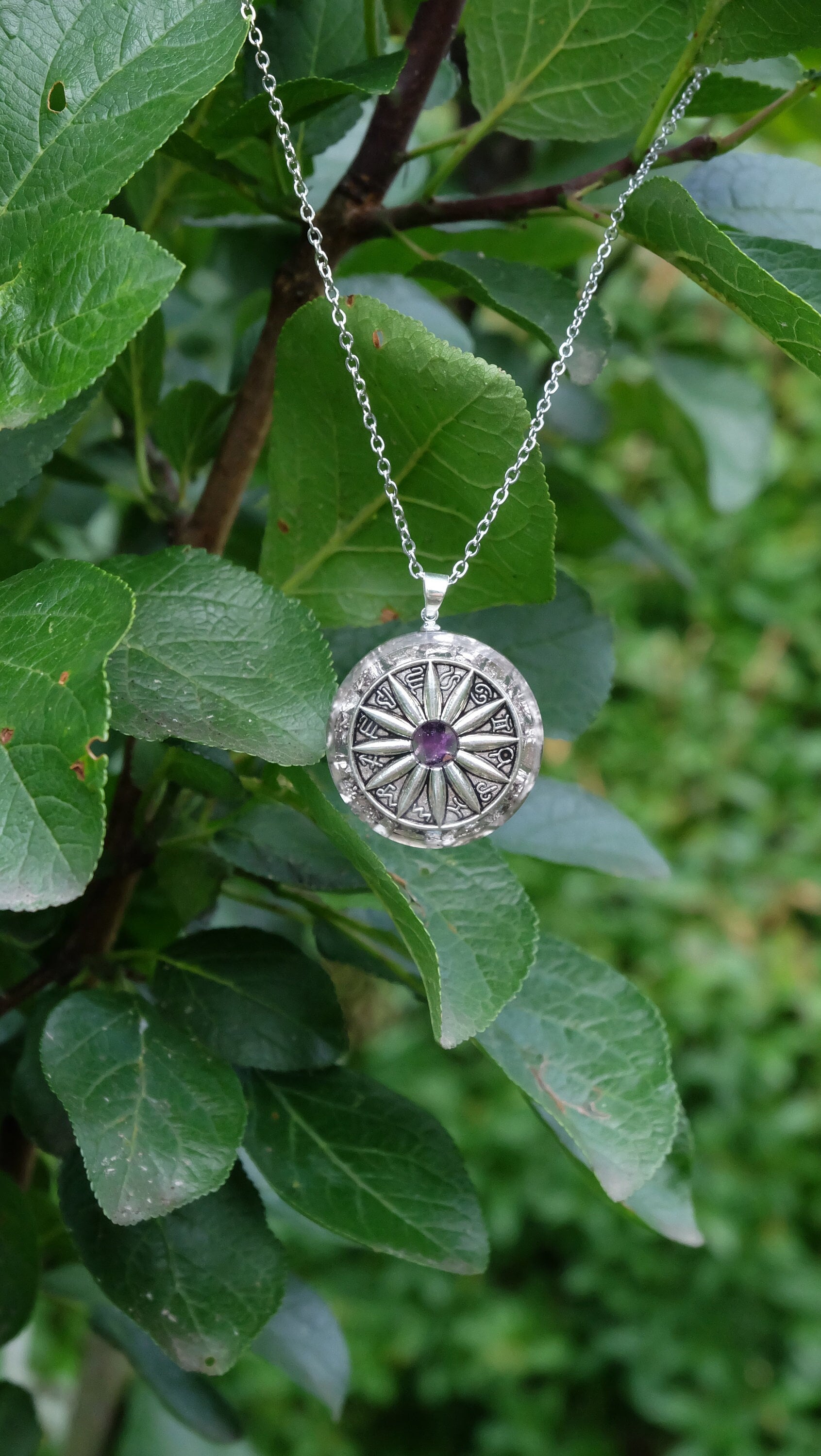 Sternzeichen Amulett Amethyst und Bismuth in Skelett Optik Orgonit Anhänger mit Tierkreiszeichen