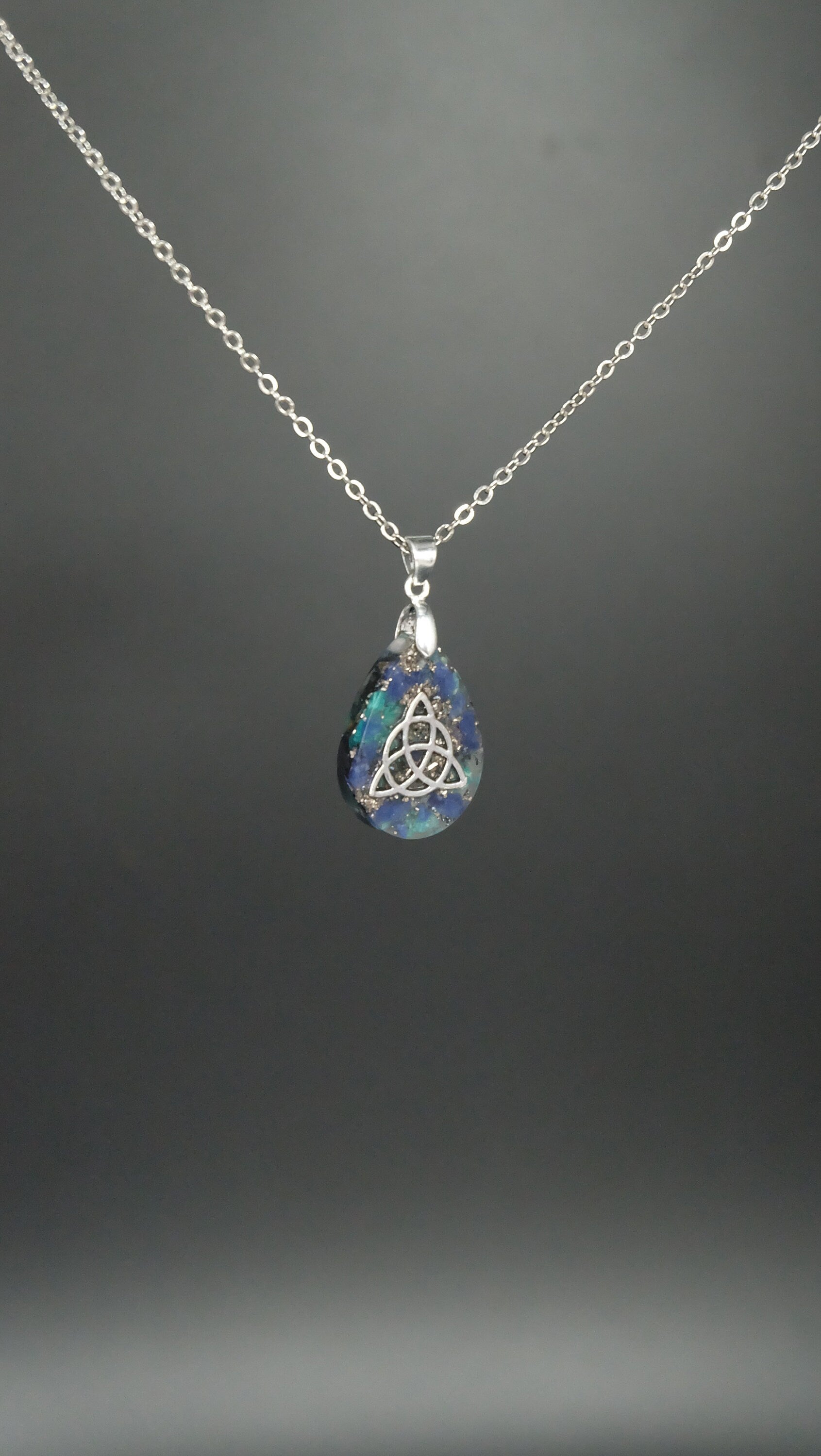 Keltisches Tropfenamulett aus Sodalith und Amazonit 925 Sterling Silberkette Versand aus Deutschland