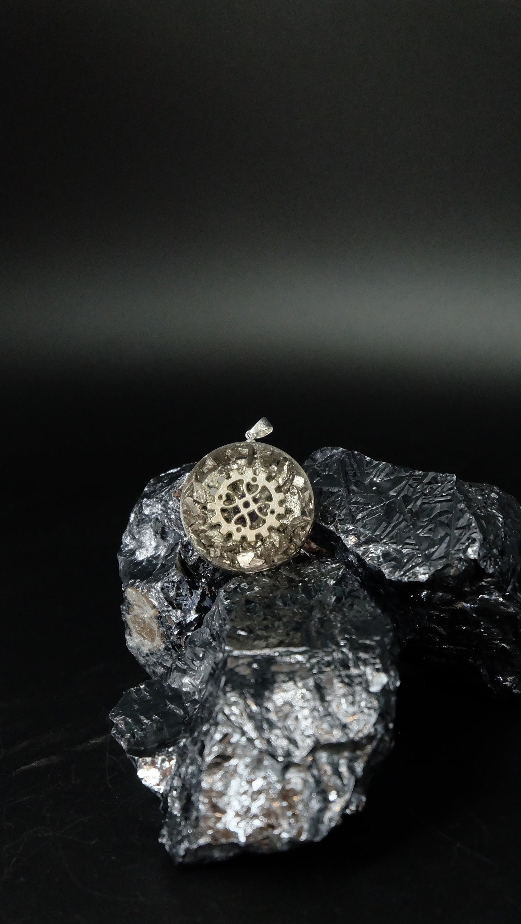 Sternzeichen Amulett Amethyst und Bismuth in Skelett Optik Orgonit Anhänger mit Tierkreiszeichen