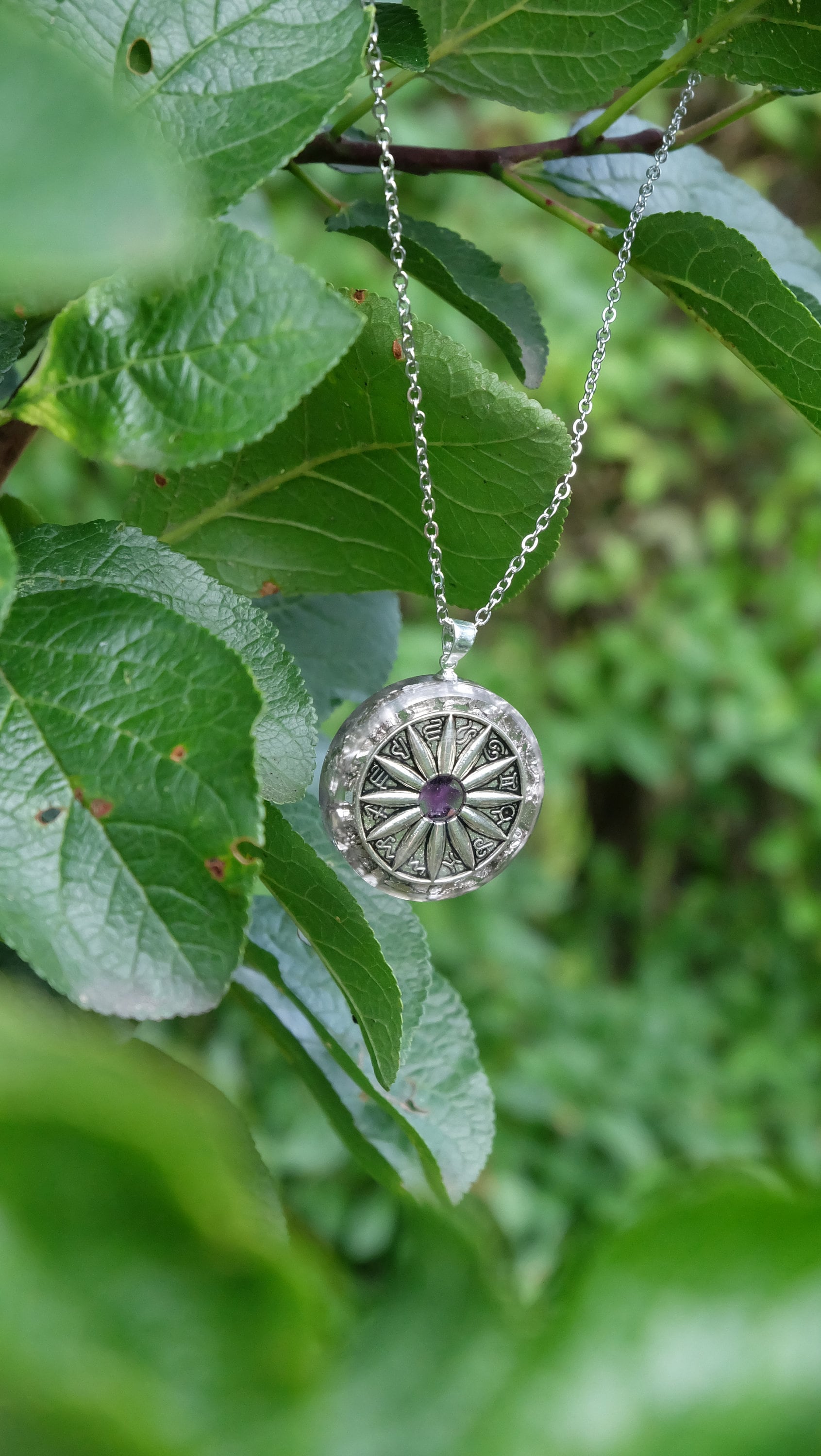 Sternzeichen Amulett Amethyst und Bismuth in Skelett Optik Orgonit Anhänger mit Tierkreiszeichen