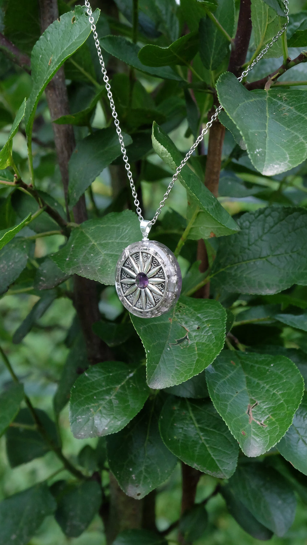 Sternzeichen Amulett Amethyst und Bismuth in Skelett Optik Orgonit Anhänger mit Tierkreiszeichen