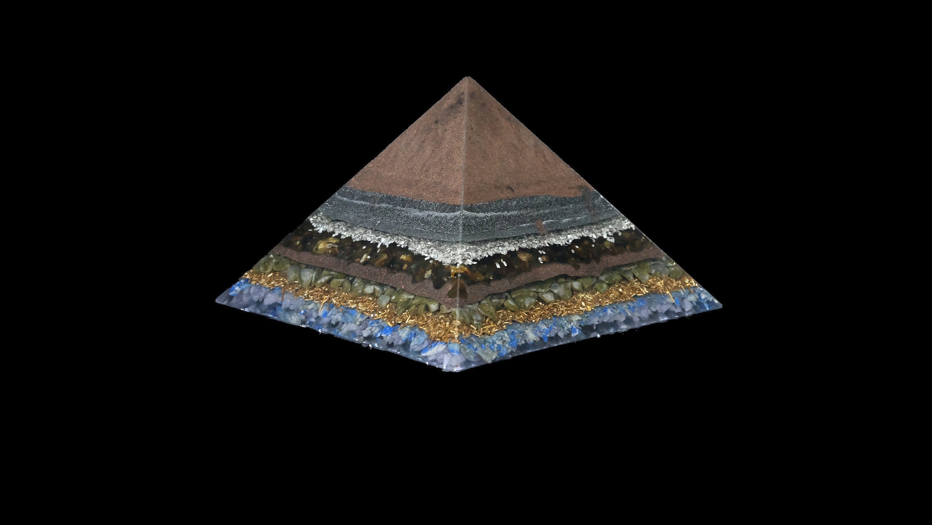Orgonit Pyramide aus Lapislazuli und Metallpulvern recycelten Metallen Heimdekoration Sammlerstück Unikat Anfertigung aus Deutschland