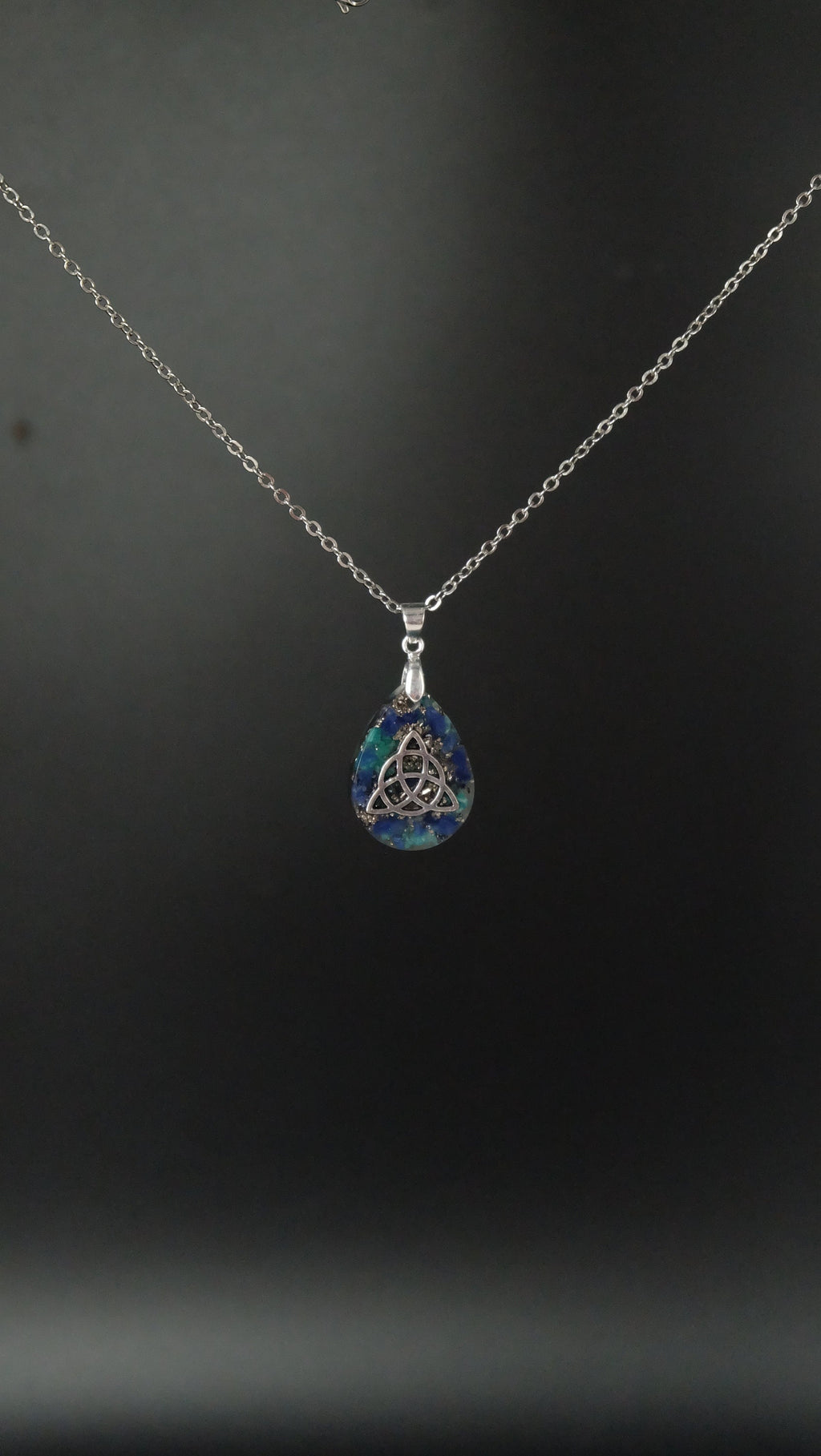 Keltisches Tropfenamulett aus Sodalith und Amazonit 925 Sterling Silberkette Versand aus Deutschland