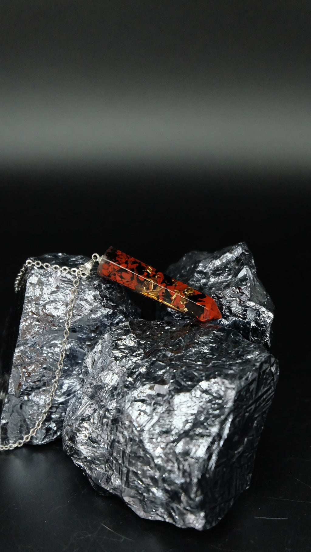 Obelisk Orgonit Amulett mit rotem Jaspis schwarzenTurmalin und Bergkristall Schutzamulett aus Heilsteinen