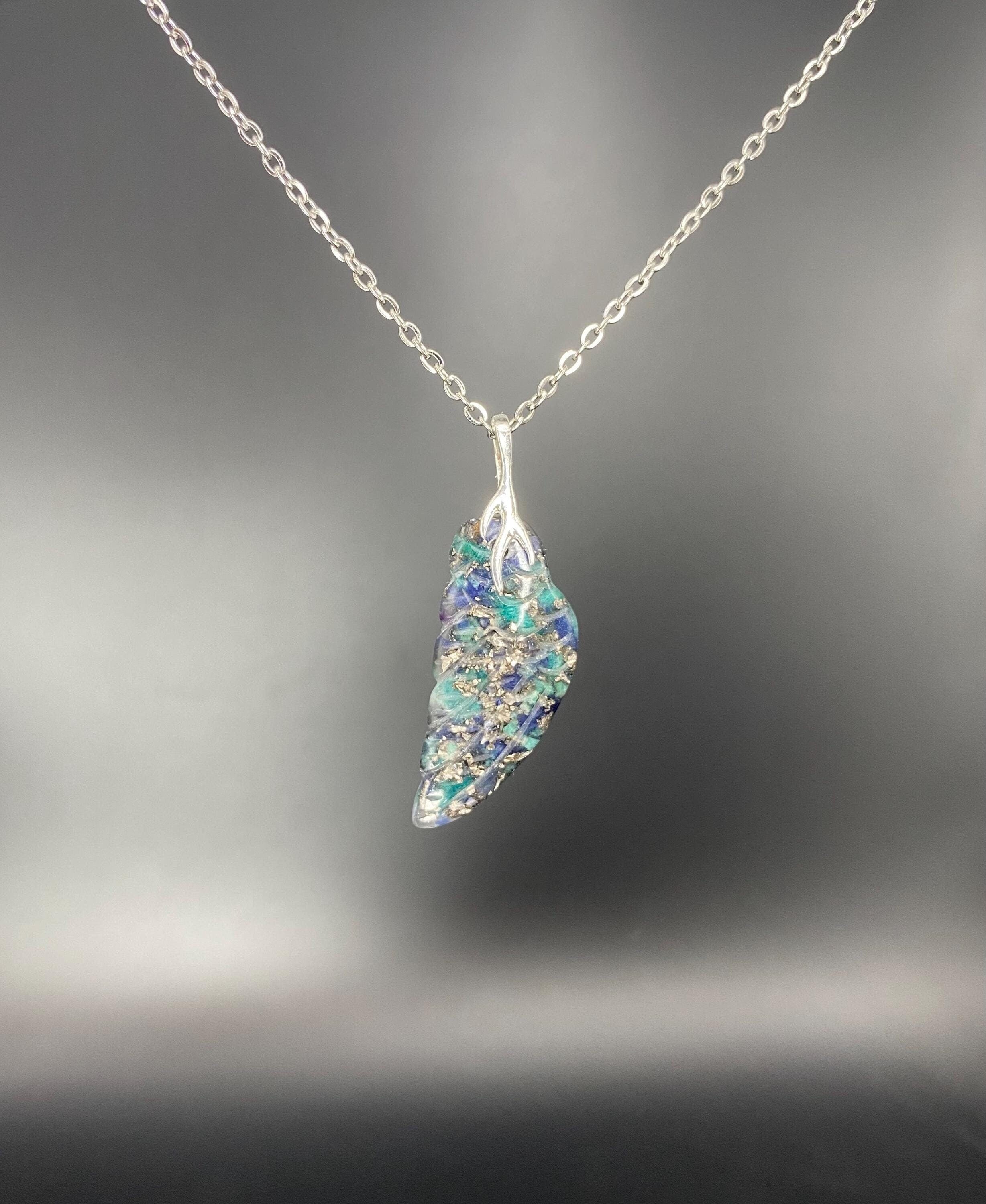 Schutzengel Orgonit Kettenanhänger von Hand gefertigt aus Sodalith und Amazonit für Selbstvertrauen und emotionale Stabilität