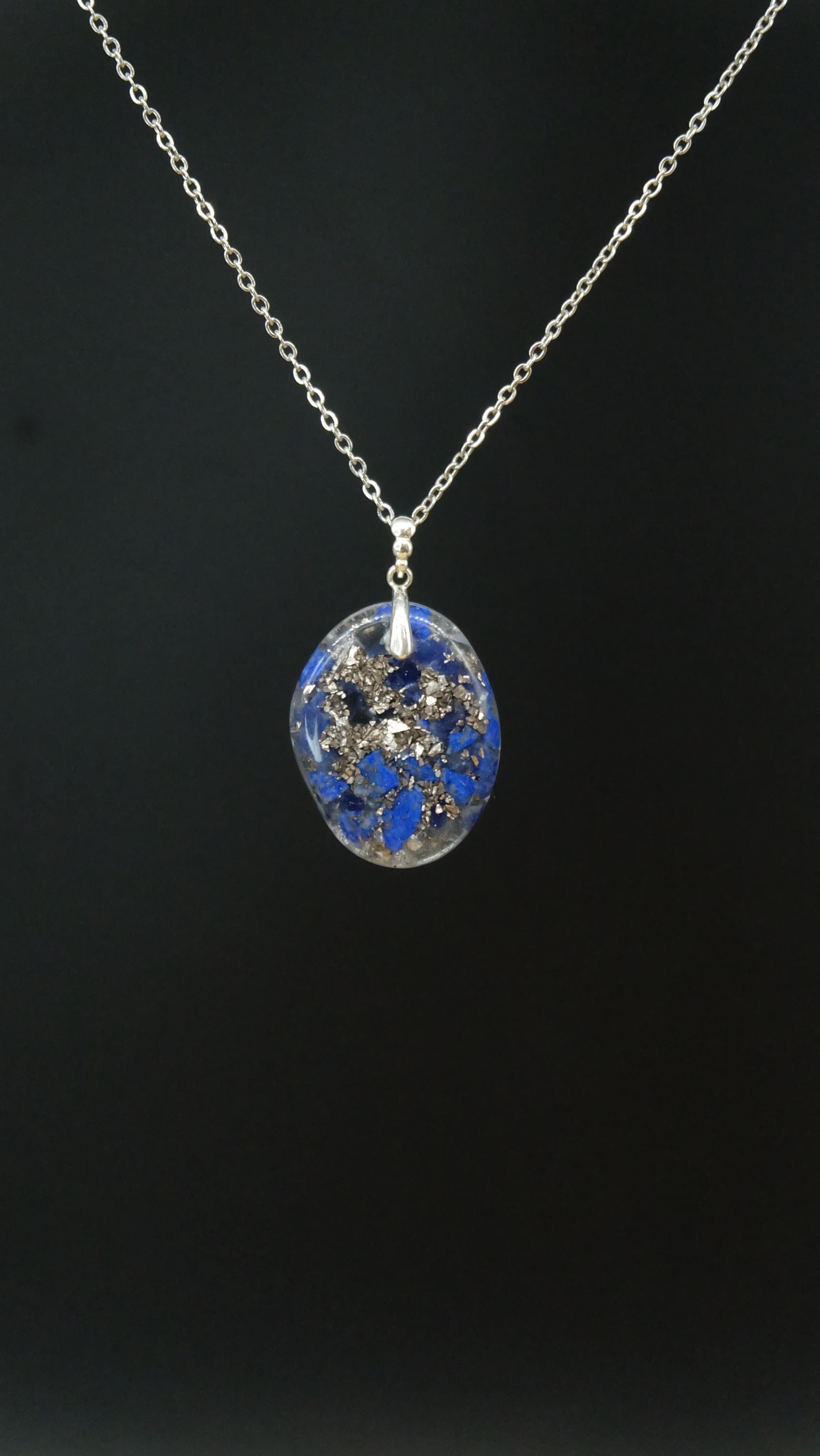 Orgonit Amulett mit Lapislazuli - Kraftvoller Begleiter für Kommunikation Wahrheit und Gerechtigkeitssinn