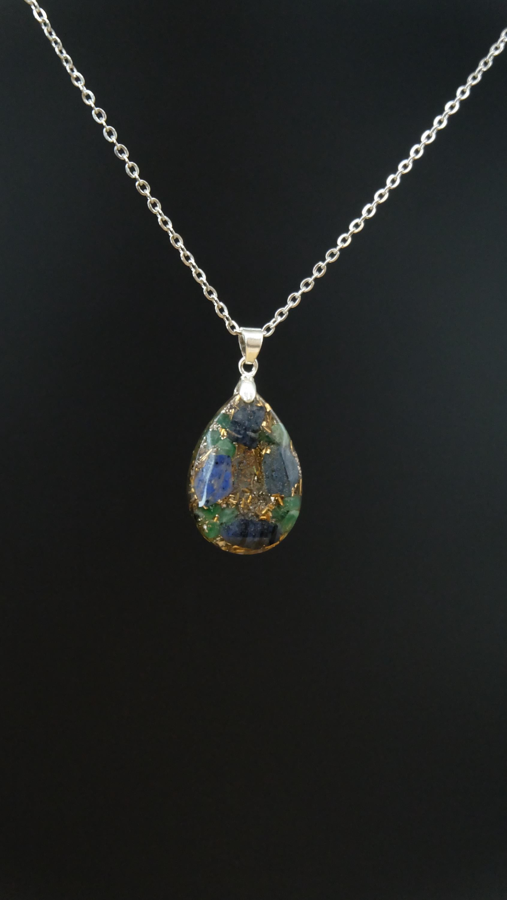 Smaragd Orgonit Tropfenanhänger mit Dumortierit und 925 Sterling Silber Collier - Heilstein Kettenanhänger