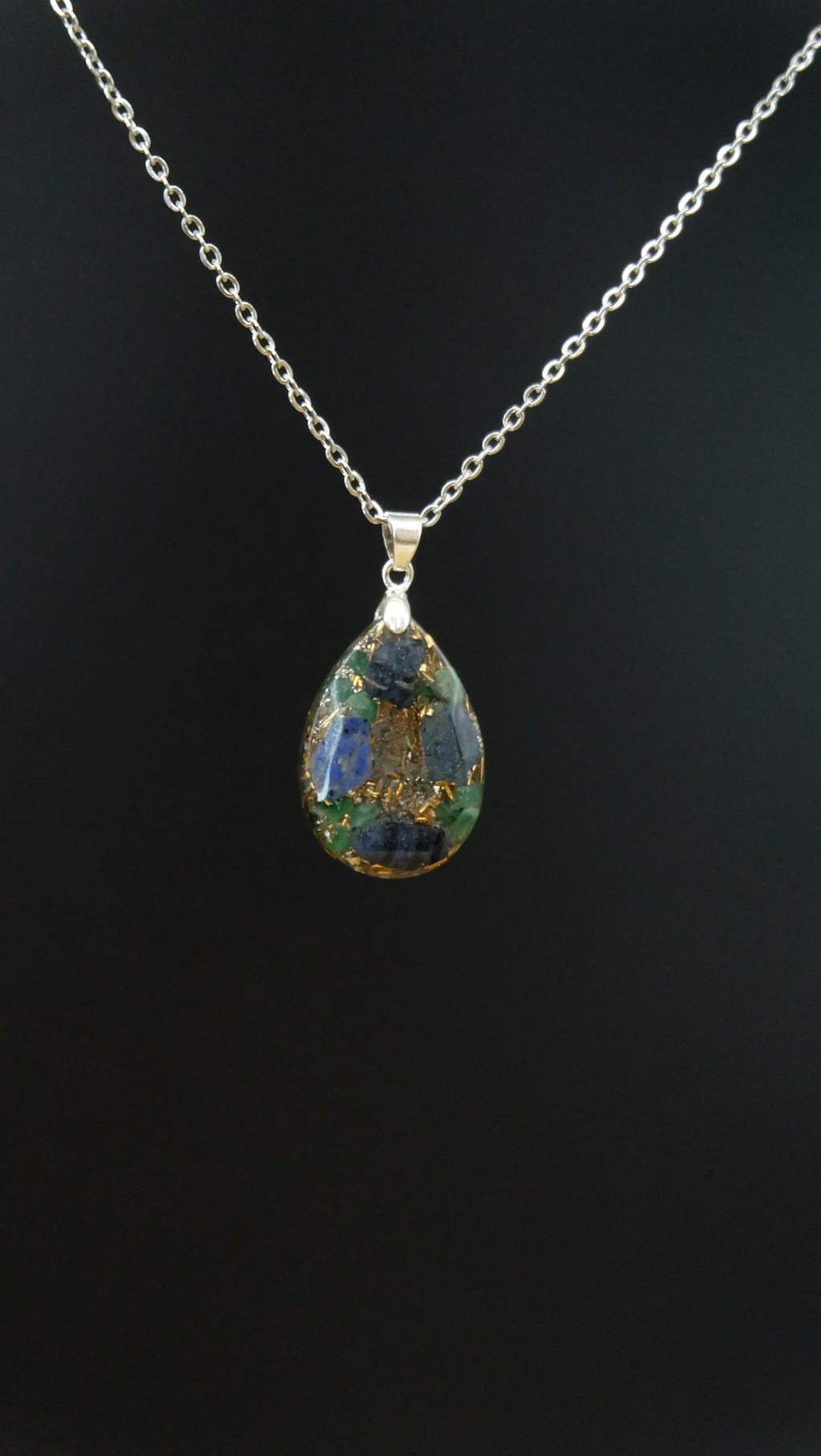 Smaragd Orgonit Tropfenanhänger mit Dumortierit und 925 Sterling Silber Collier - Heilstein Kettenanhänger