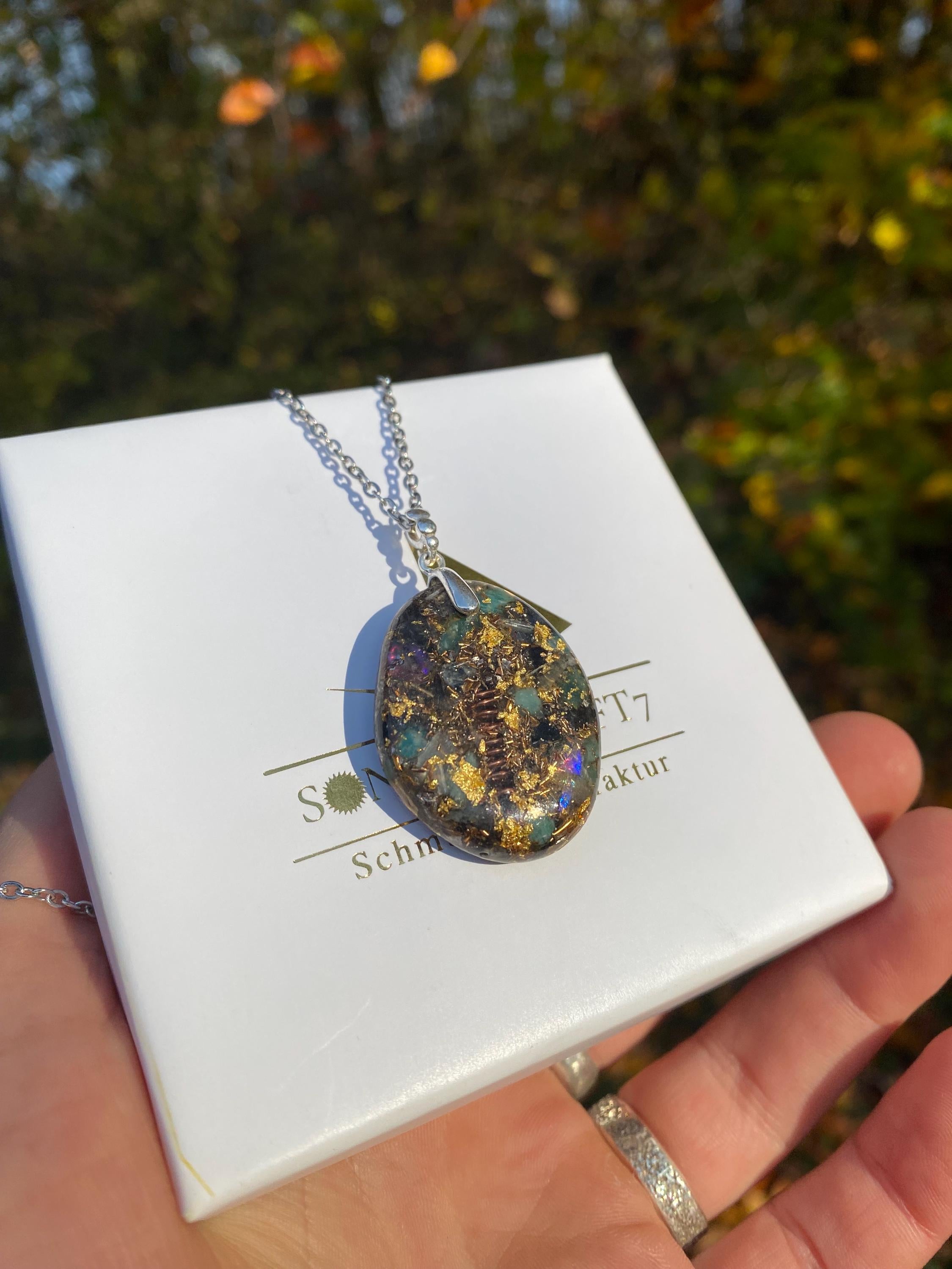 Gold Orgonit Amulett mit Aventurin  - Kraftvoller Begleiter für Kreativität Fantasie und Freude