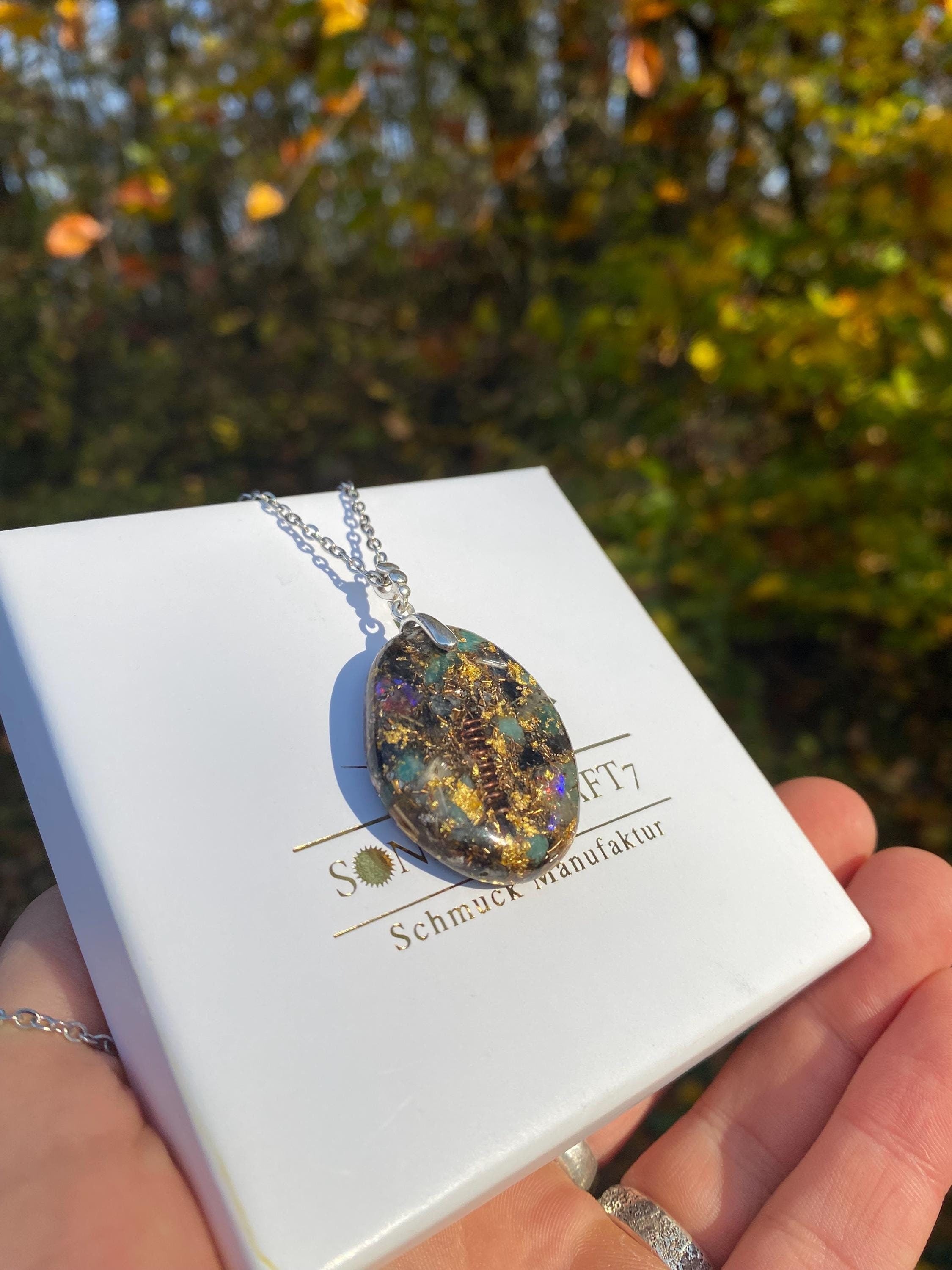 Gold Orgonit Amulett mit Aventurin  - Kraftvoller Begleiter für Kreativität Fantasie und Freude