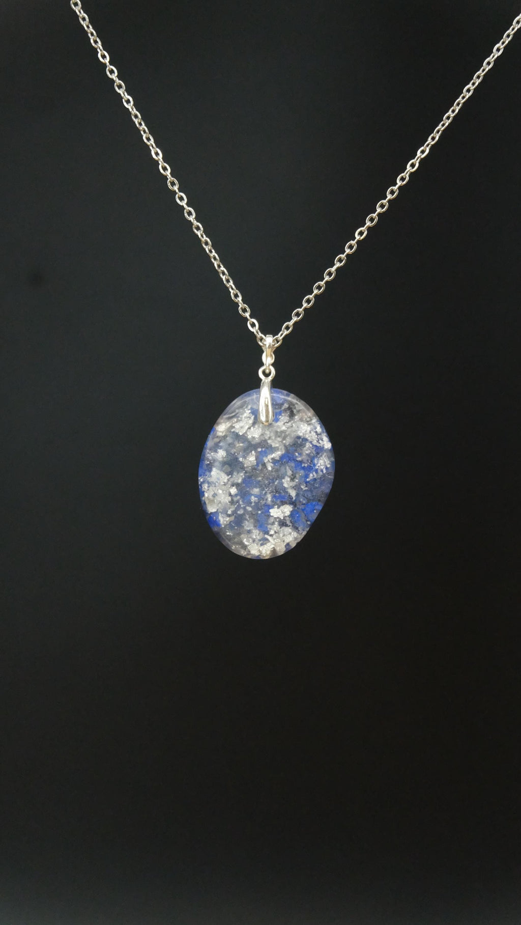 Orgonit Amulett mit Lapislazuli - Kraftvoller Begleiter für Kommunikation Wahrheit und Gerechtigkeitssinn