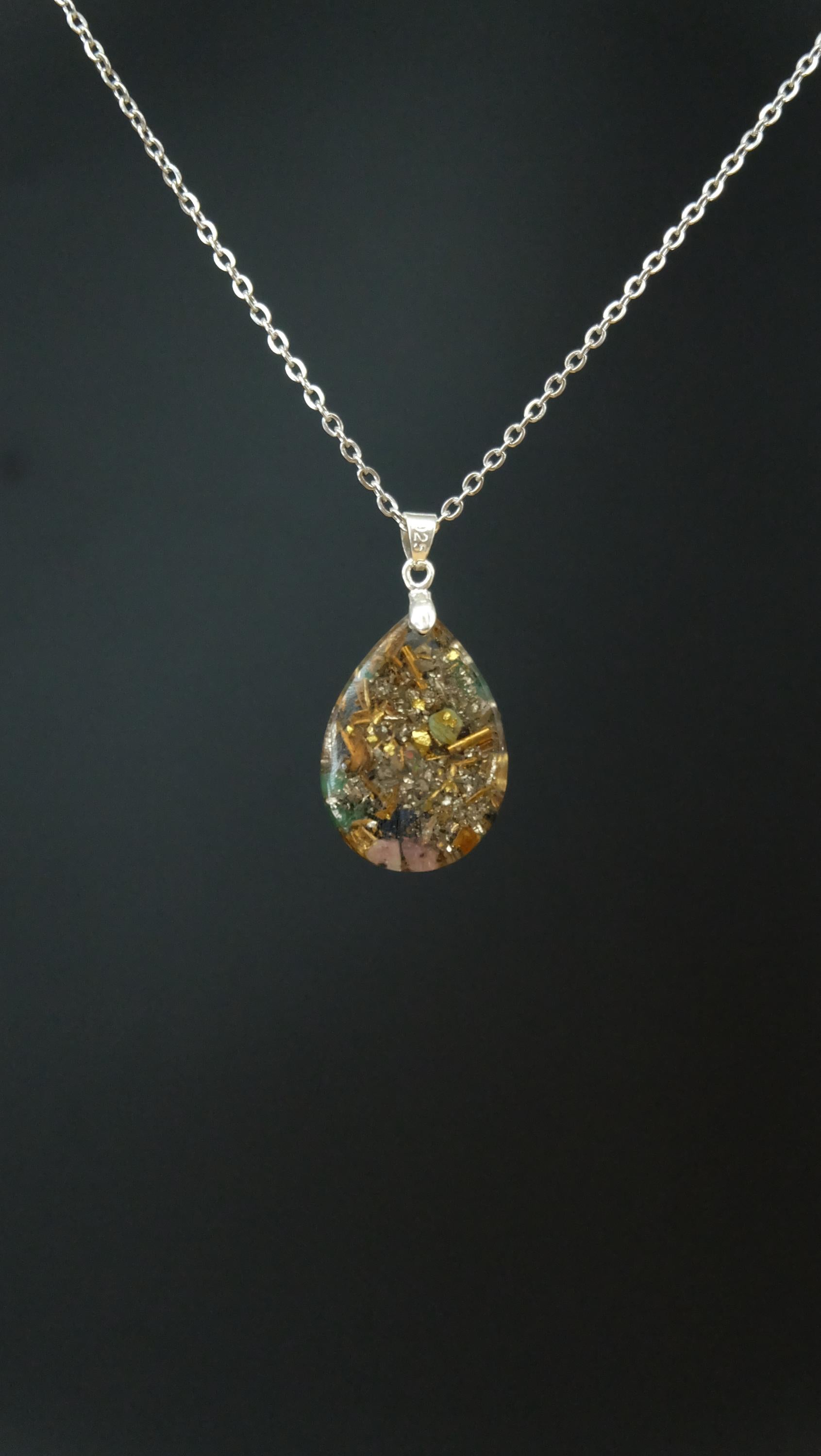 Smaragd Orgonit Tropfenanhänger mit Dumortierit und 925 Sterling Silber Collier - Heilstein Kettenanhänger
