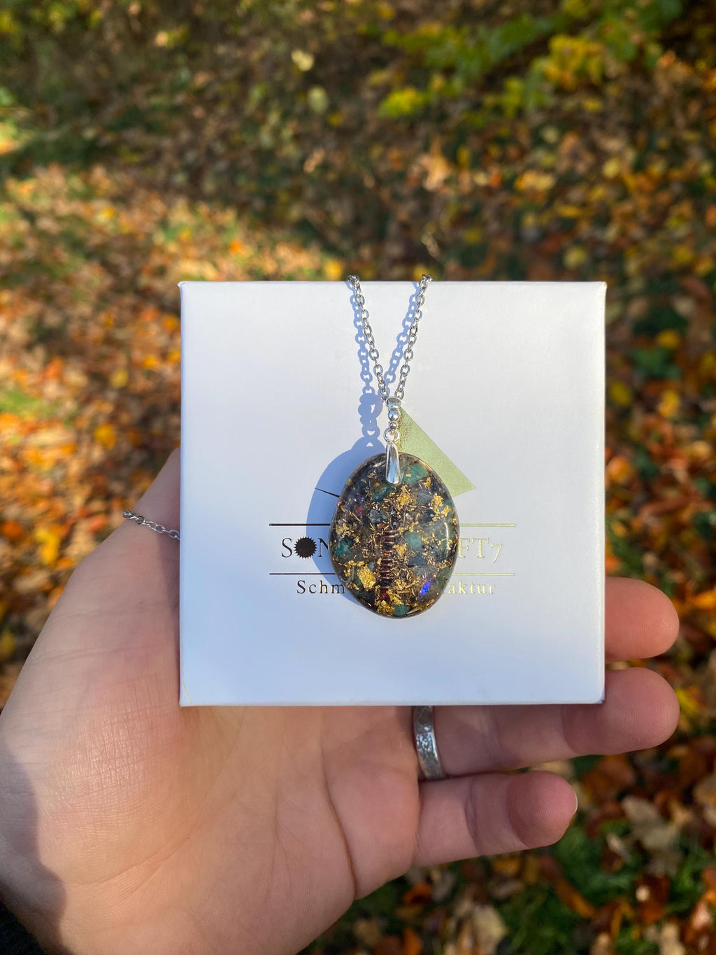 Gold Orgonit Amulett mit Aventurin  - Kraftvoller Begleiter für Kreativität Fantasie und Freude