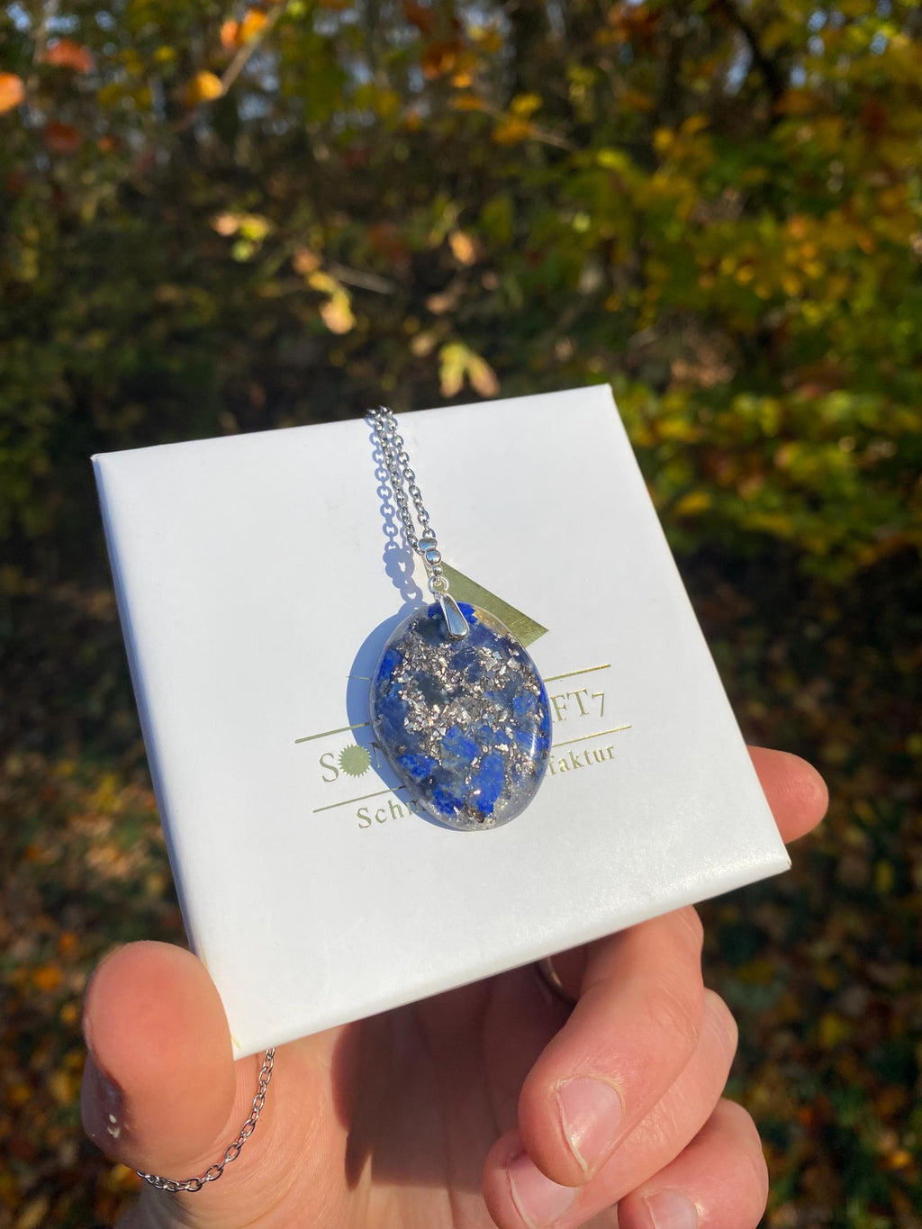 Orgonit Amulett mit Lapislazuli - Kraftvoller Begleiter für Kommunikation Wahrheit und Gerechtigkeitssinn
